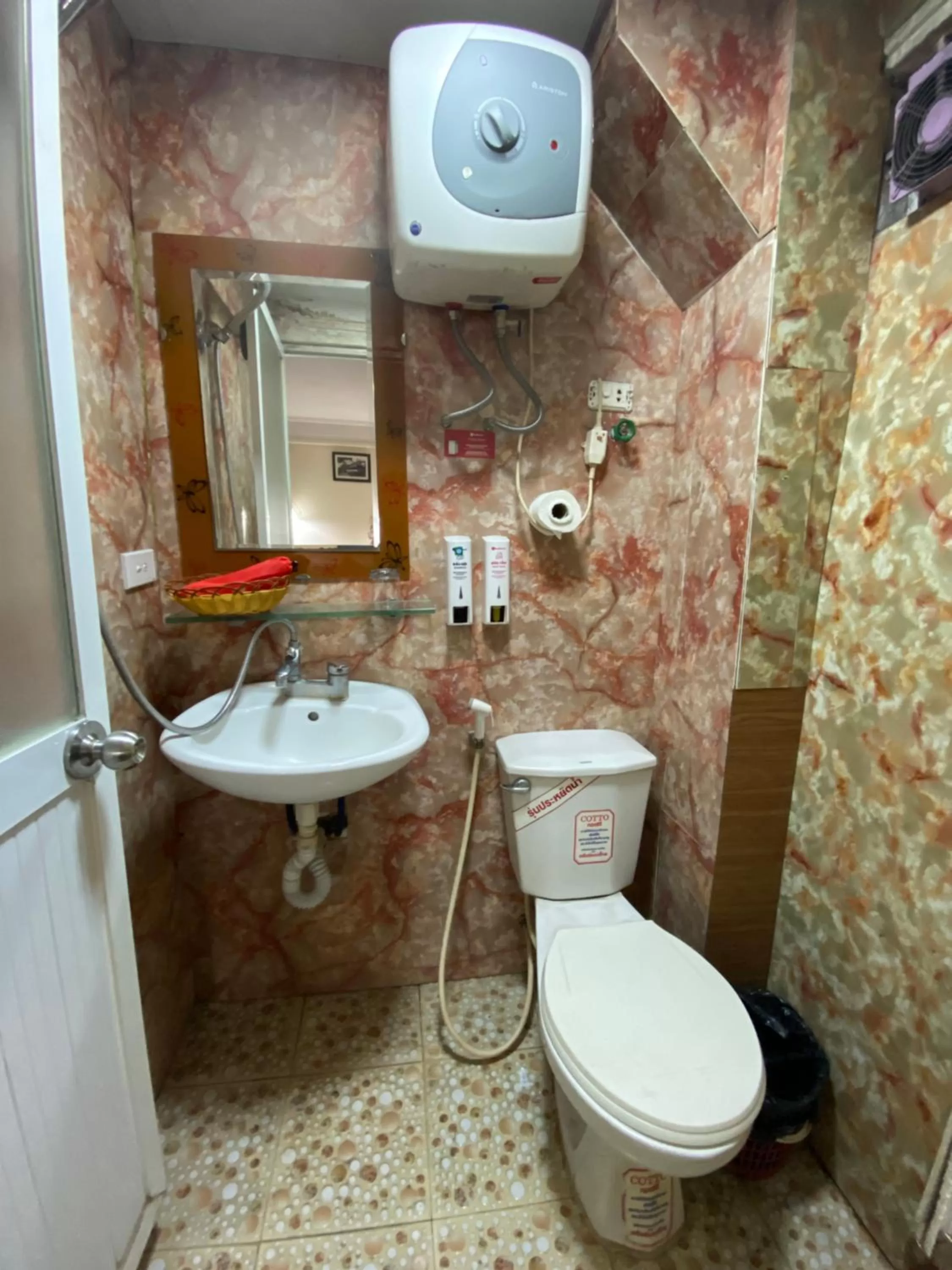 Toilet in Sophie hotel