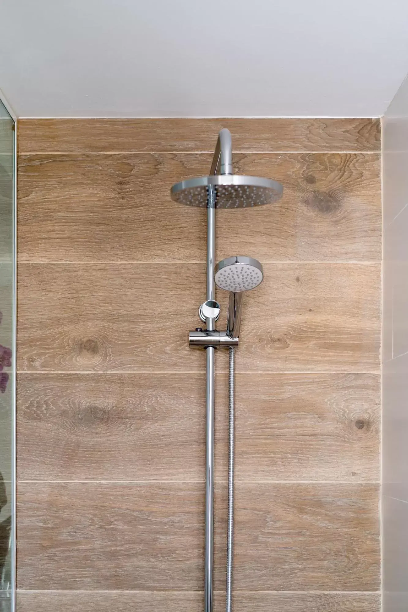 Bathroom in Nazaret Apartments Bathroom in Nazaret Apartments