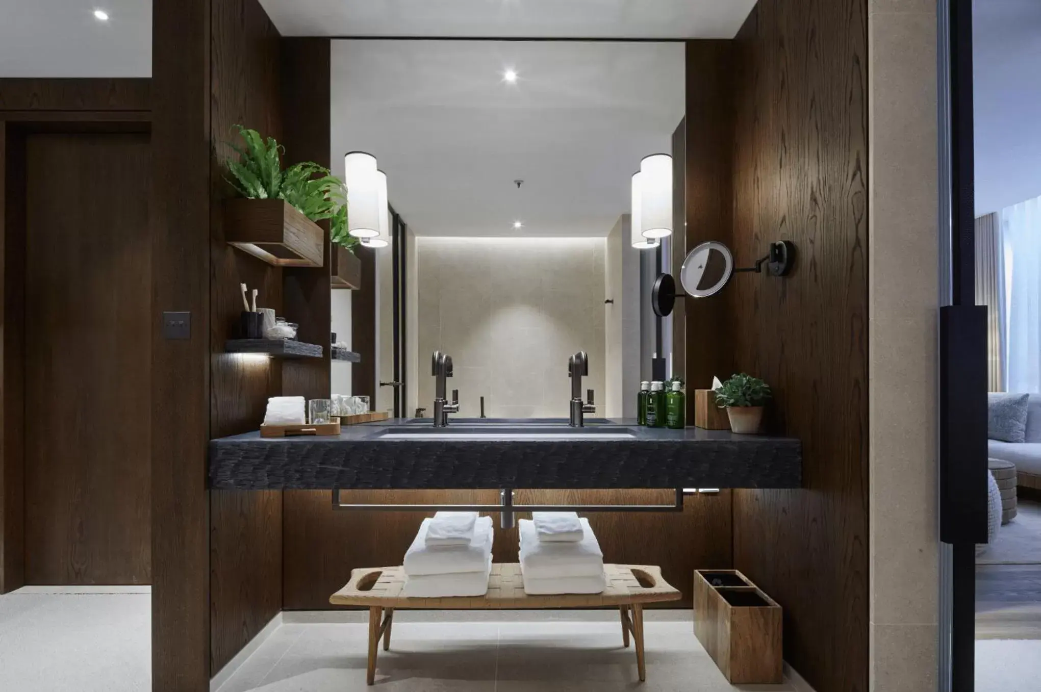 Bathroom, Restaurant/Places to Eat in 1 Hotel Mayfair