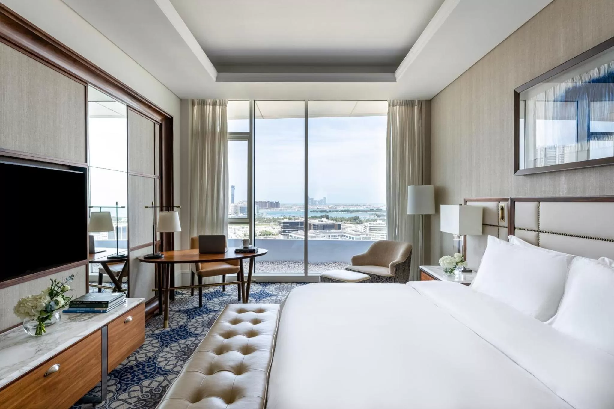 Sea view, Bed in Grand Plaza Mövenpick Media City