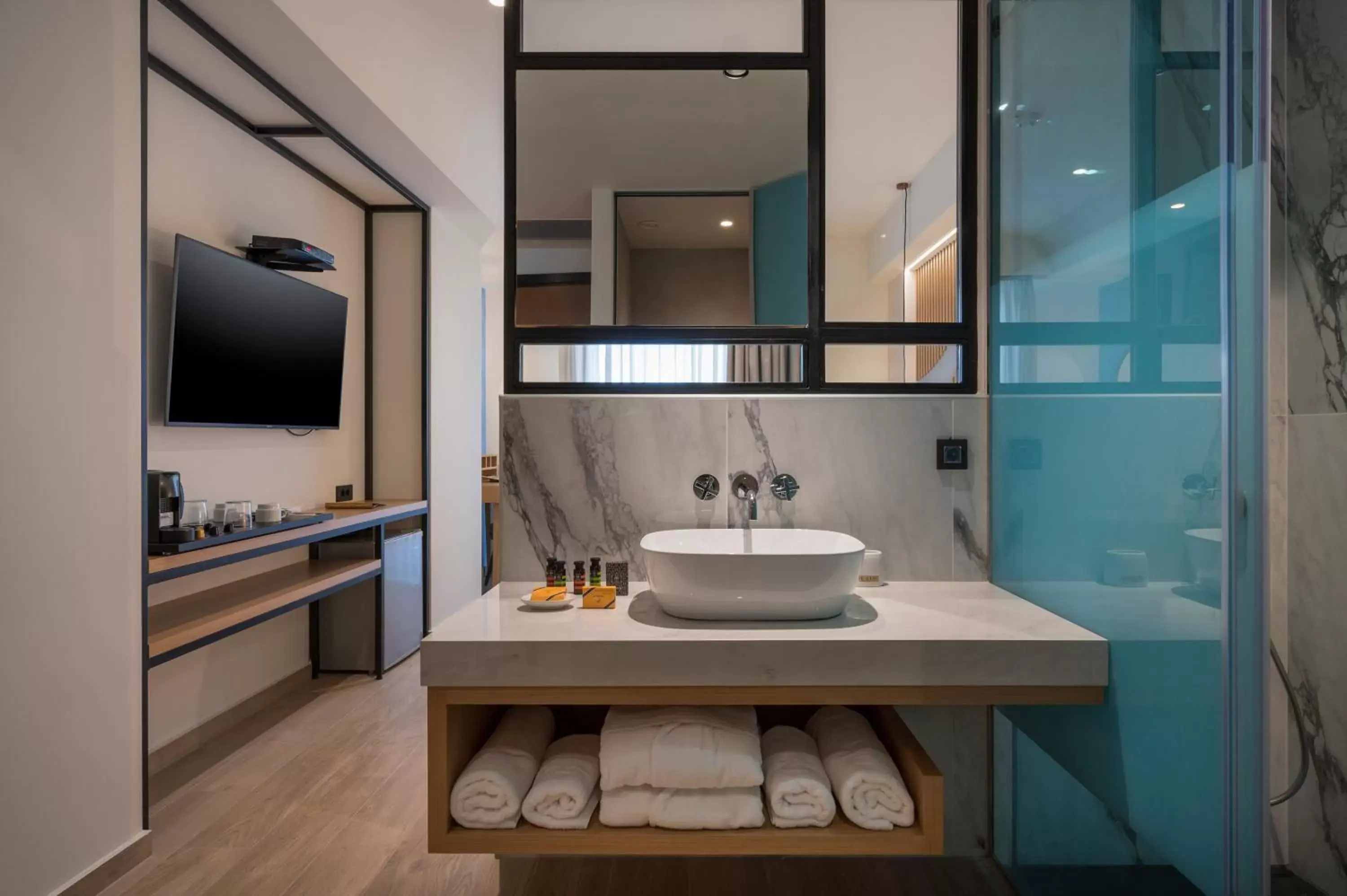 Photo of the whole room, Bathroom in Hyperion City Hotel & Spa