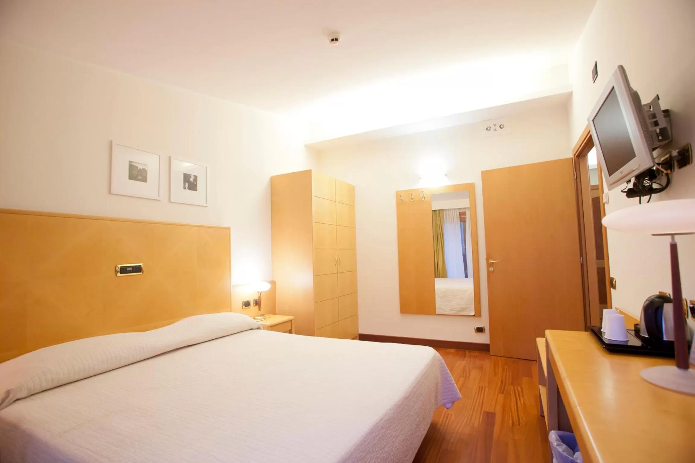Bedroom, Bed in Euroterme