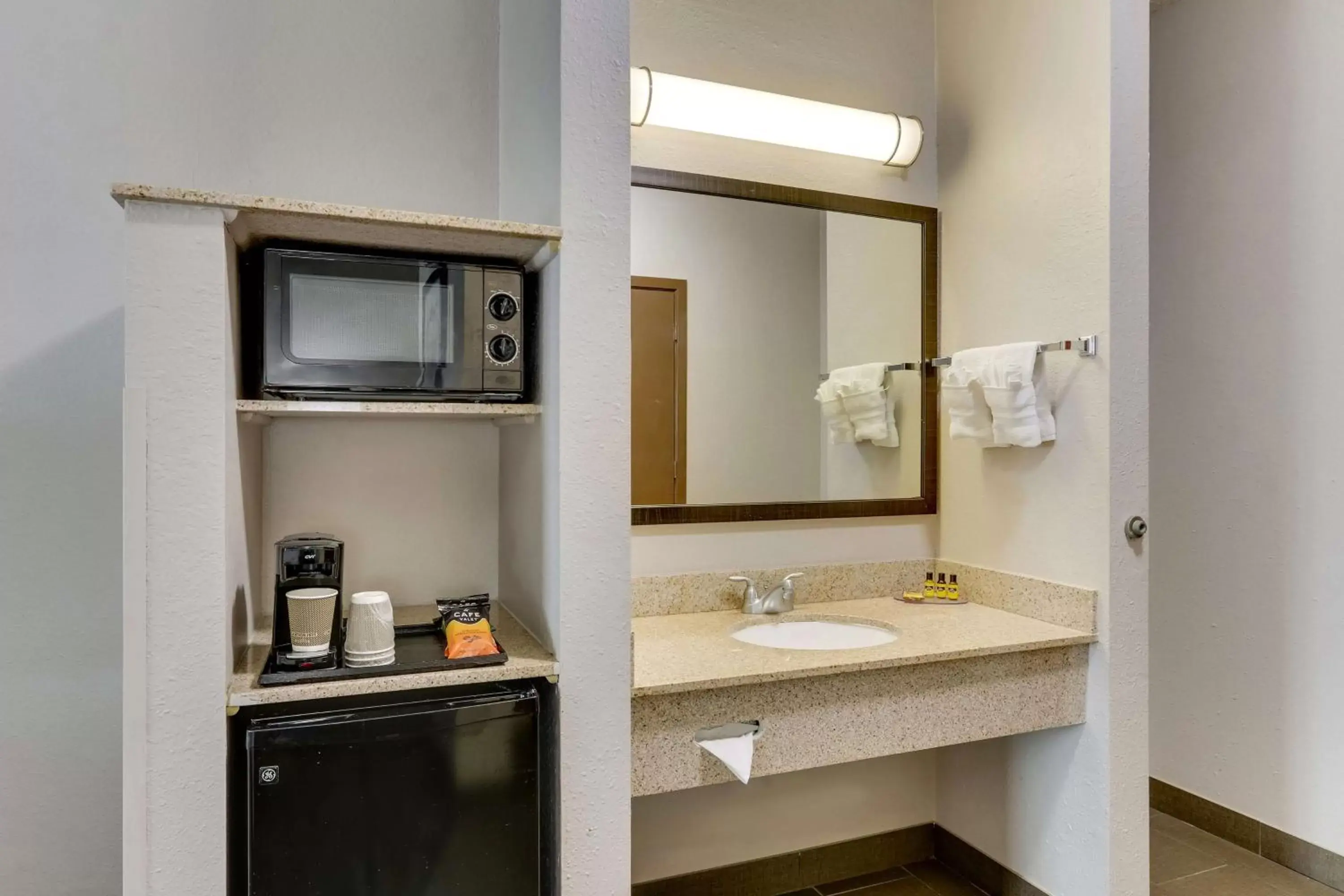 Bedroom, Bathroom in Best Western PLUS University Inn & Suites