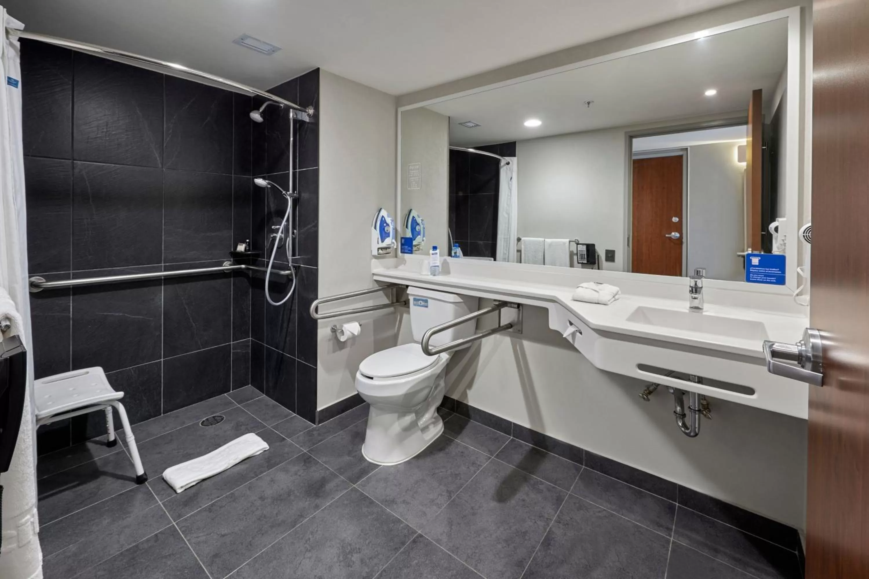 Bathroom in City Express by Marriott Reynosa Aeropuerto