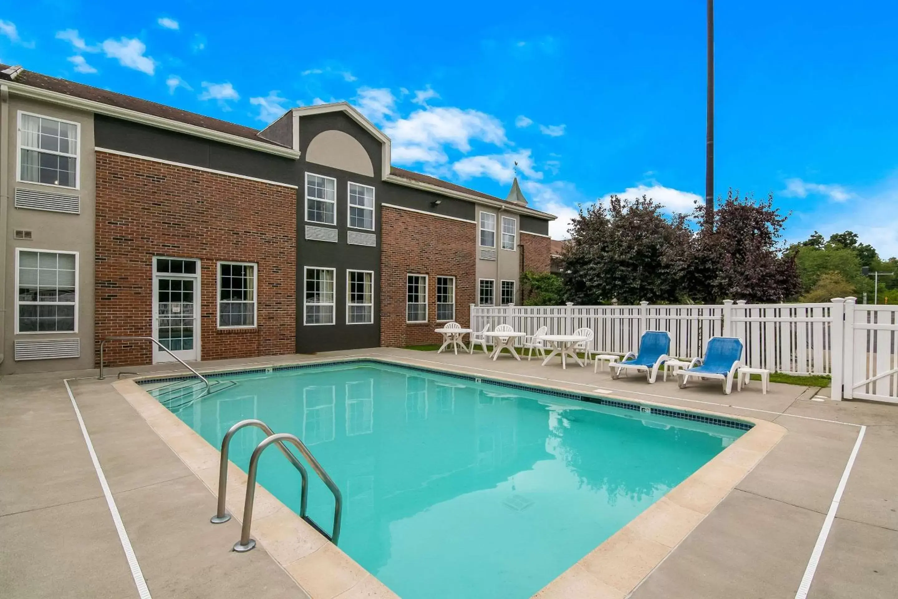 Pool view, Swimming Pool in Quality Inn Mystic