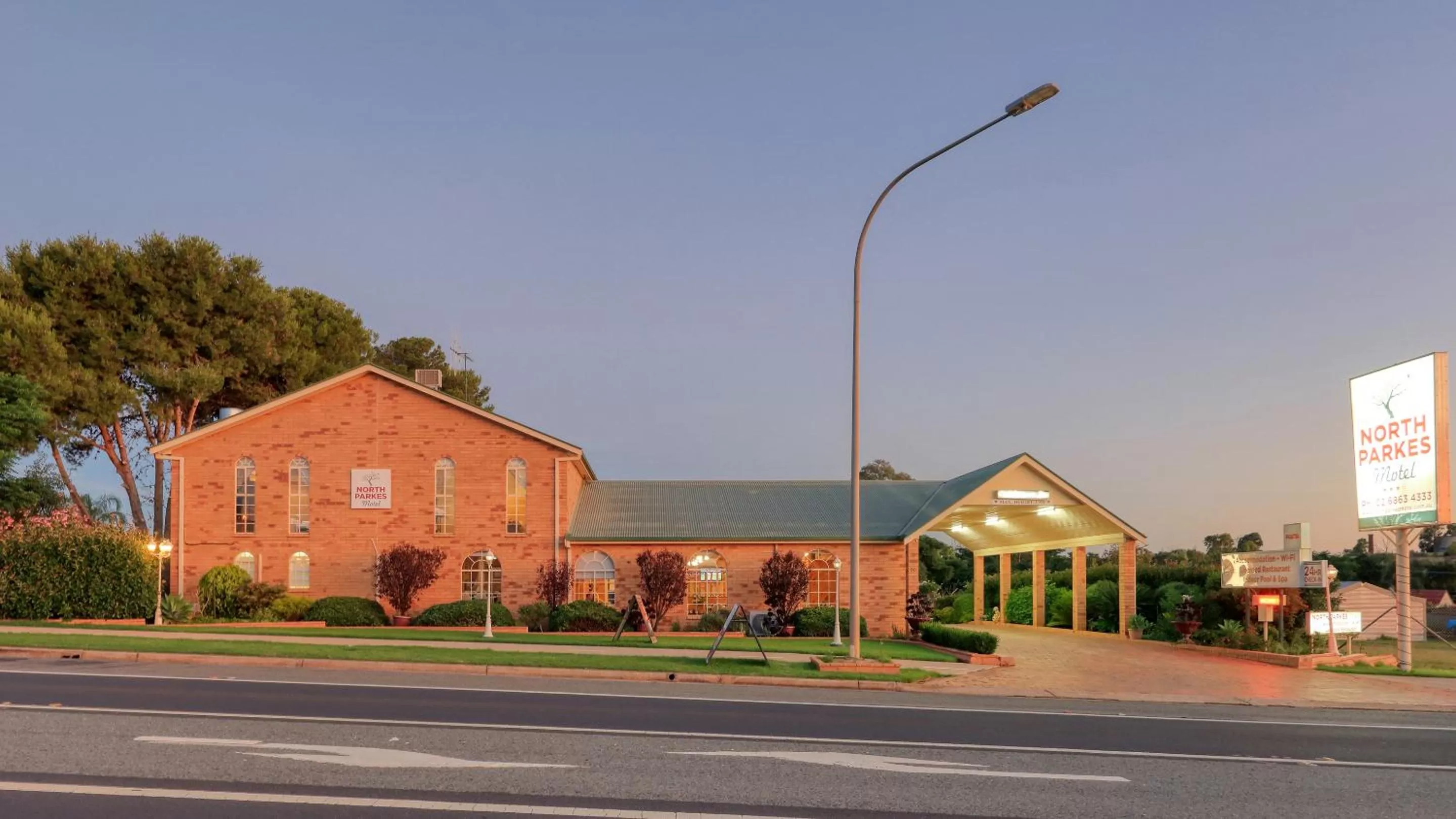 Property building in North Parkes Motel