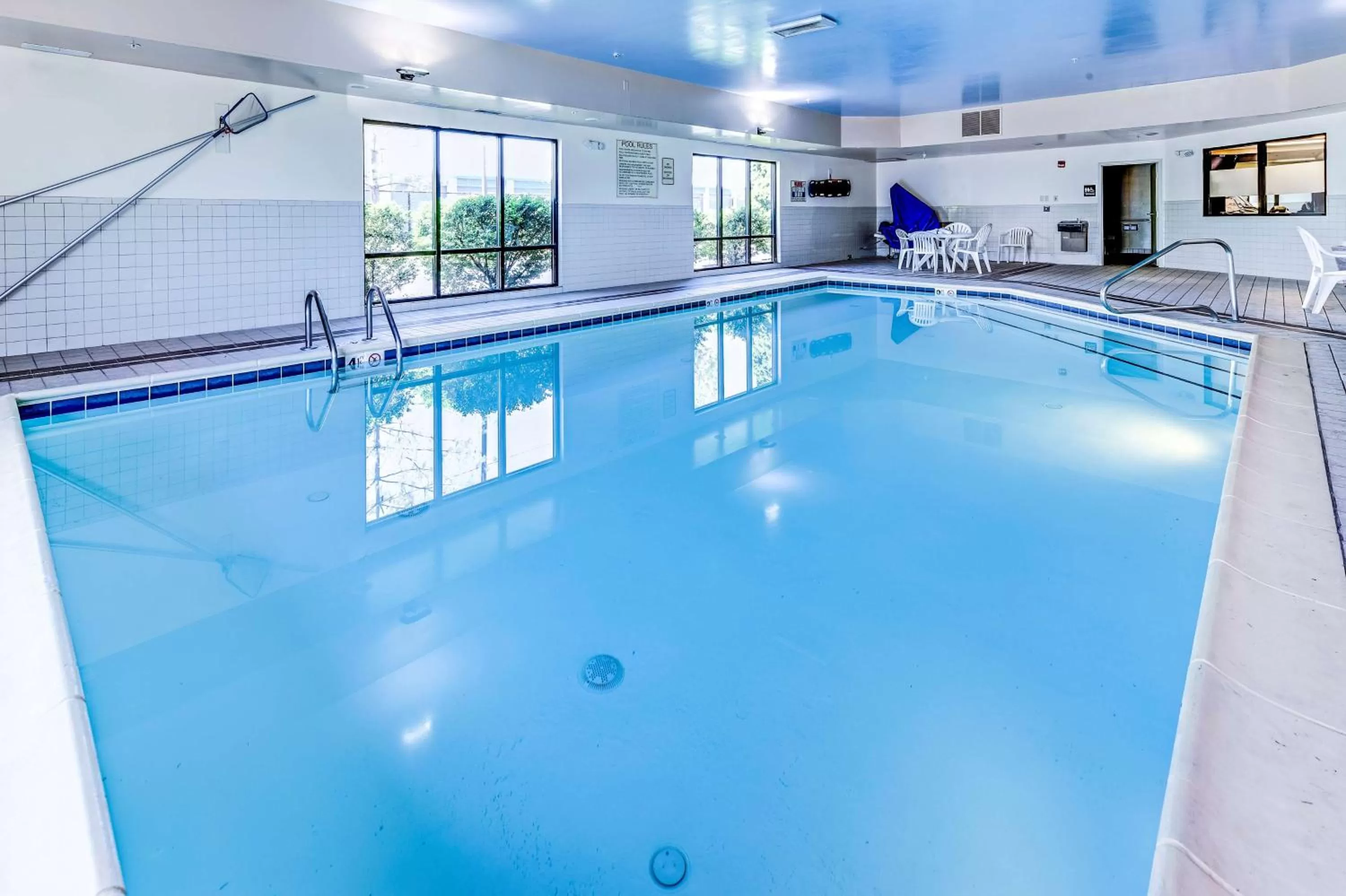 Swimming pool in Hampton Inn Columbus I-70E/Hamilton Road