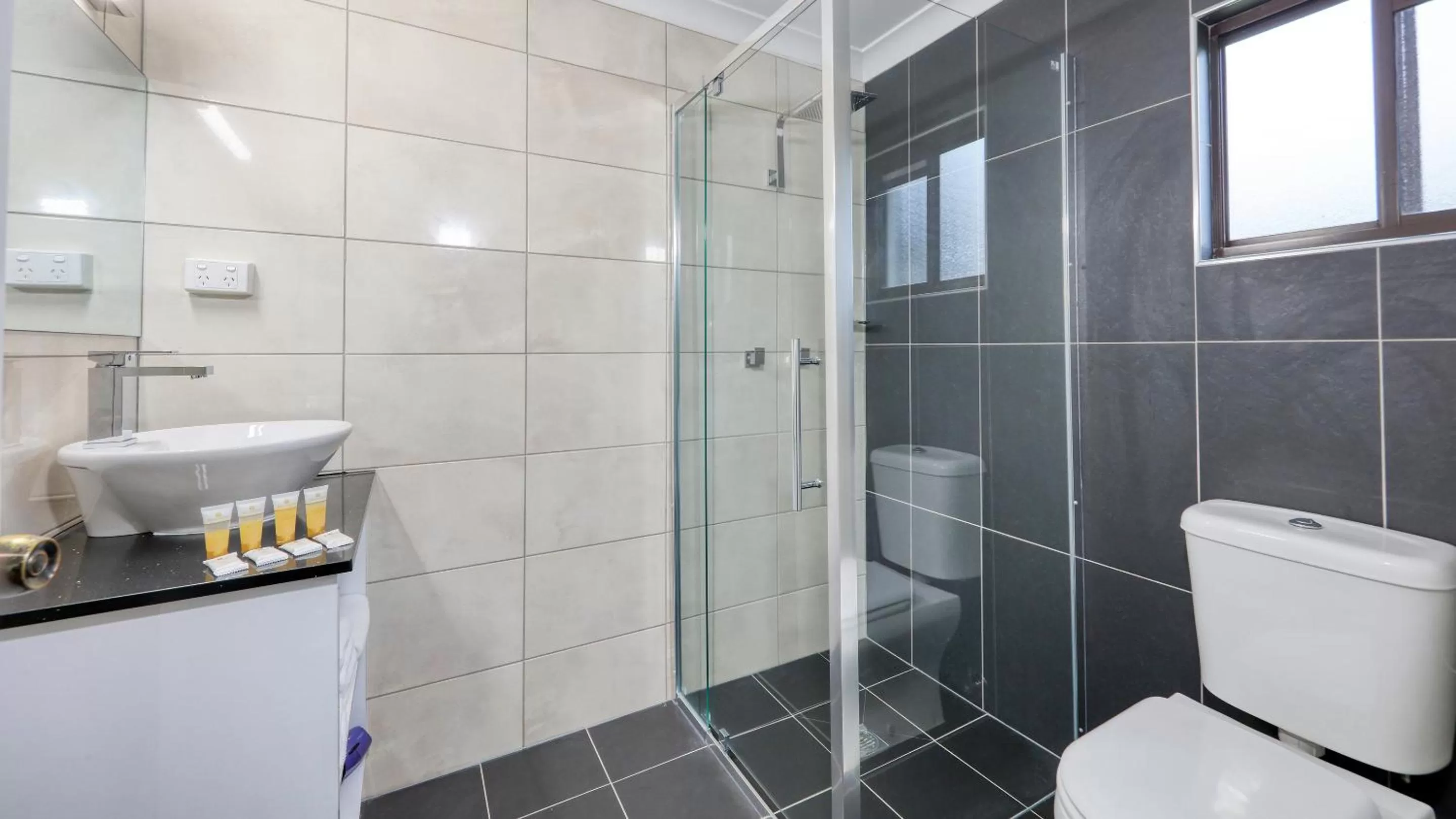 Shower in Azalea Motel