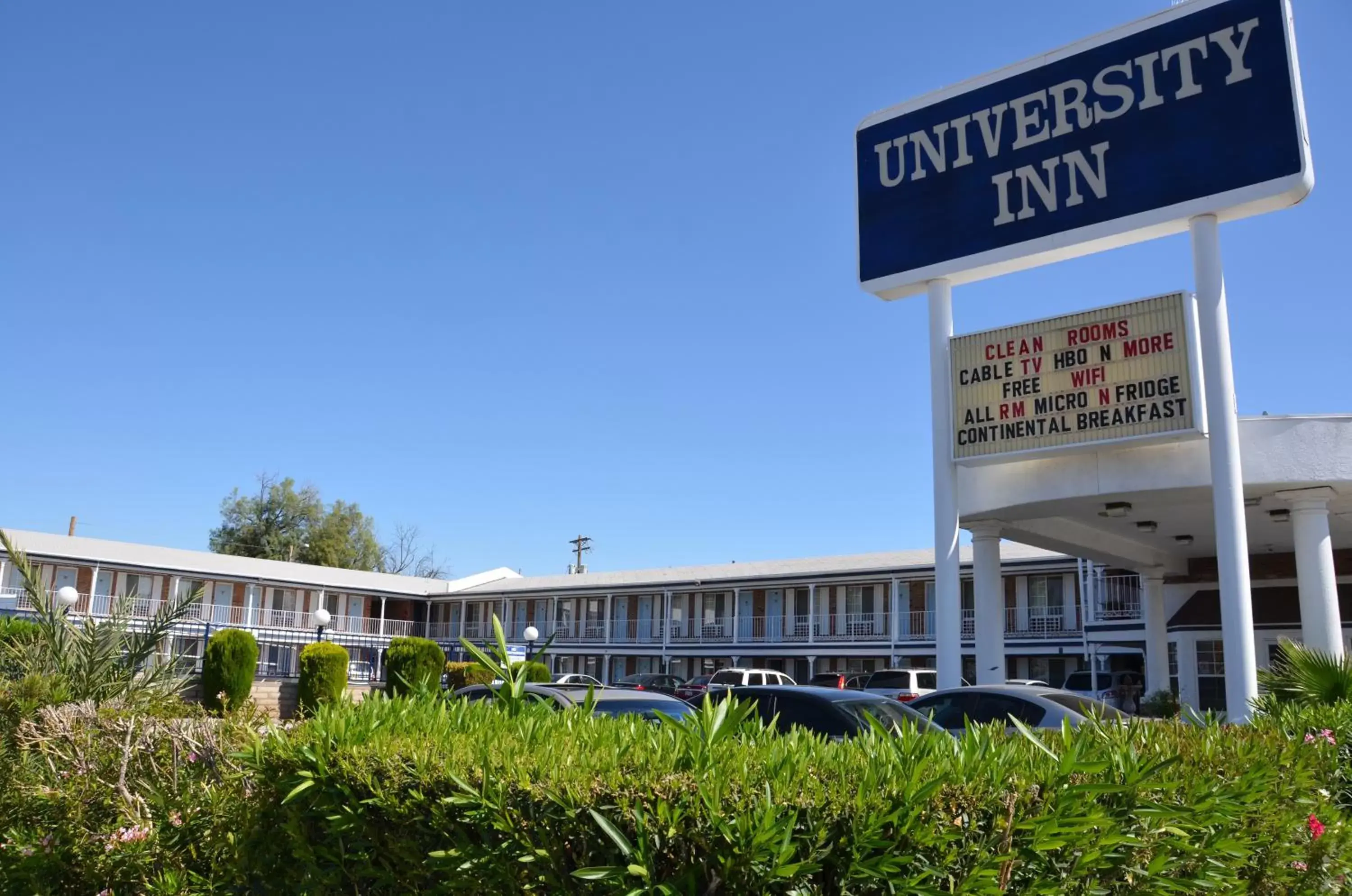 Facade/entrance, Property Building in University Inn