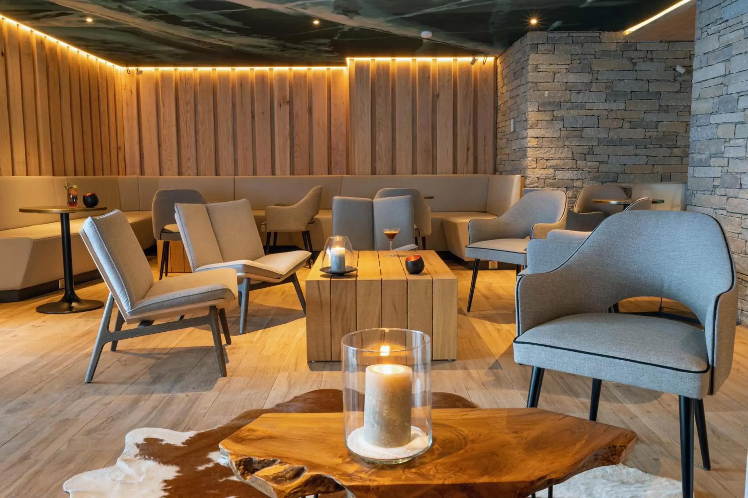 Lounge or bar in Hôtel VoulezVous by Les Etincelles