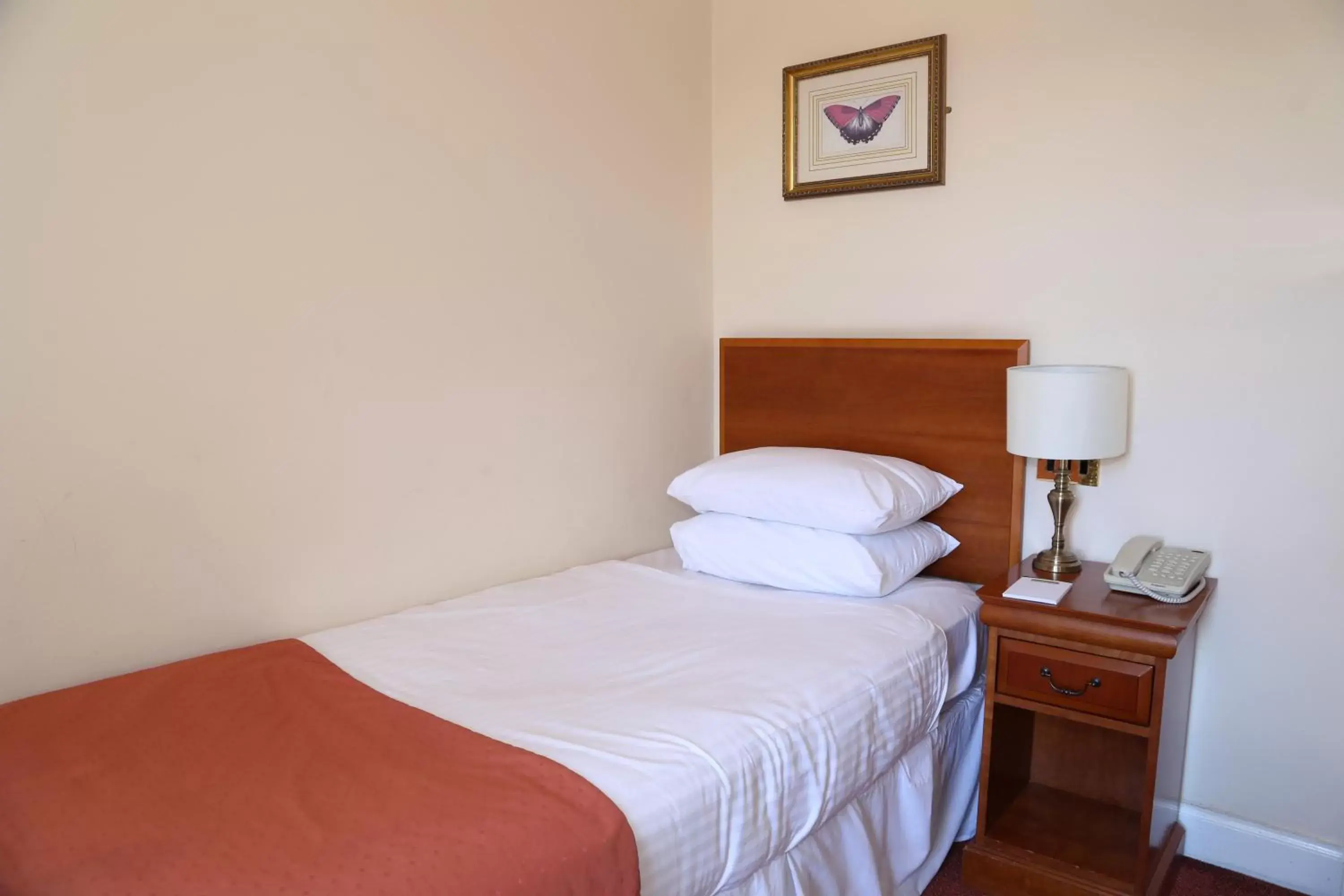 Bedroom, Bed in Old Waverley Hotel