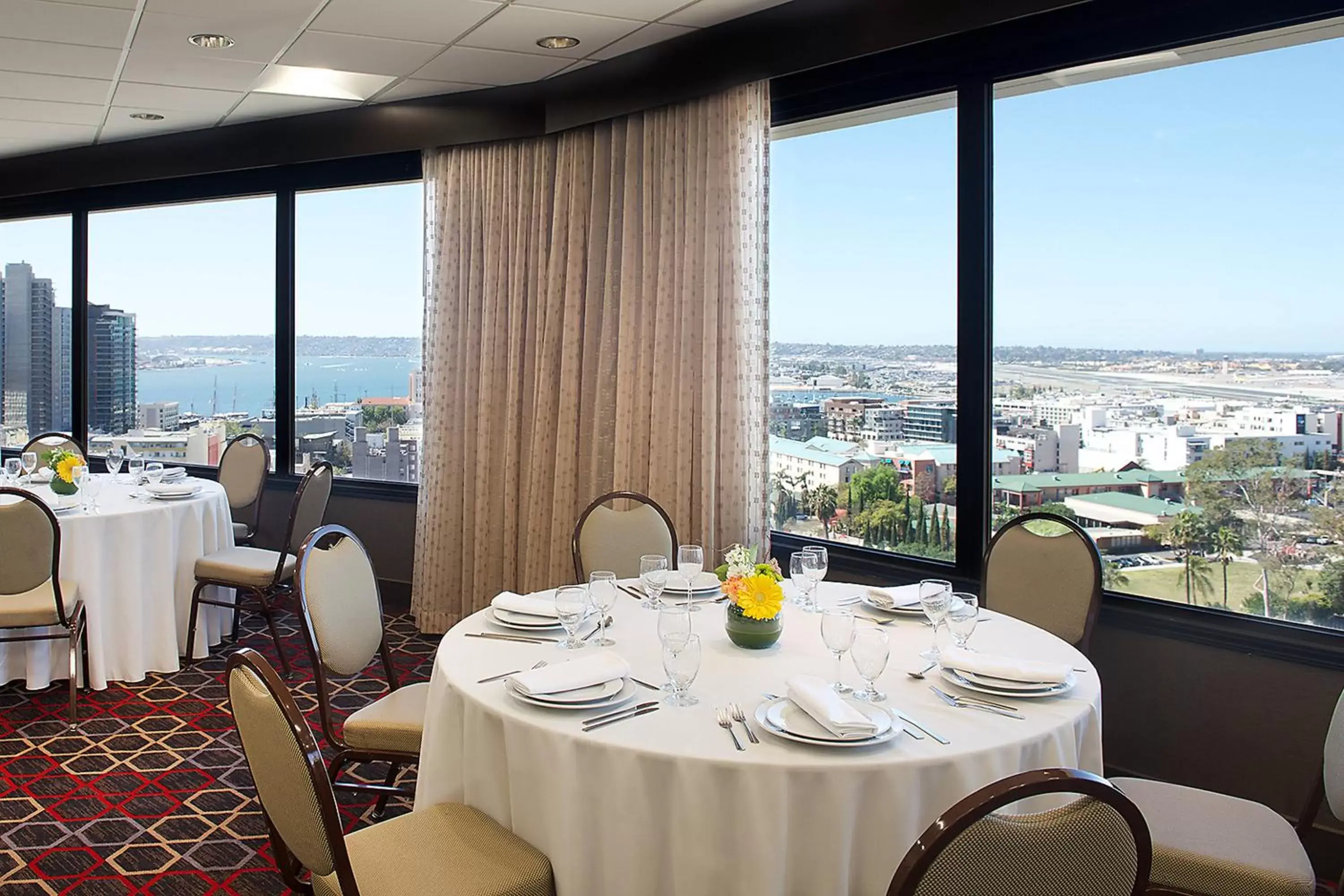 Meeting/conference room, Restaurant/Places to Eat in Four Points by Sheraton San Diego Downtown Little Italy