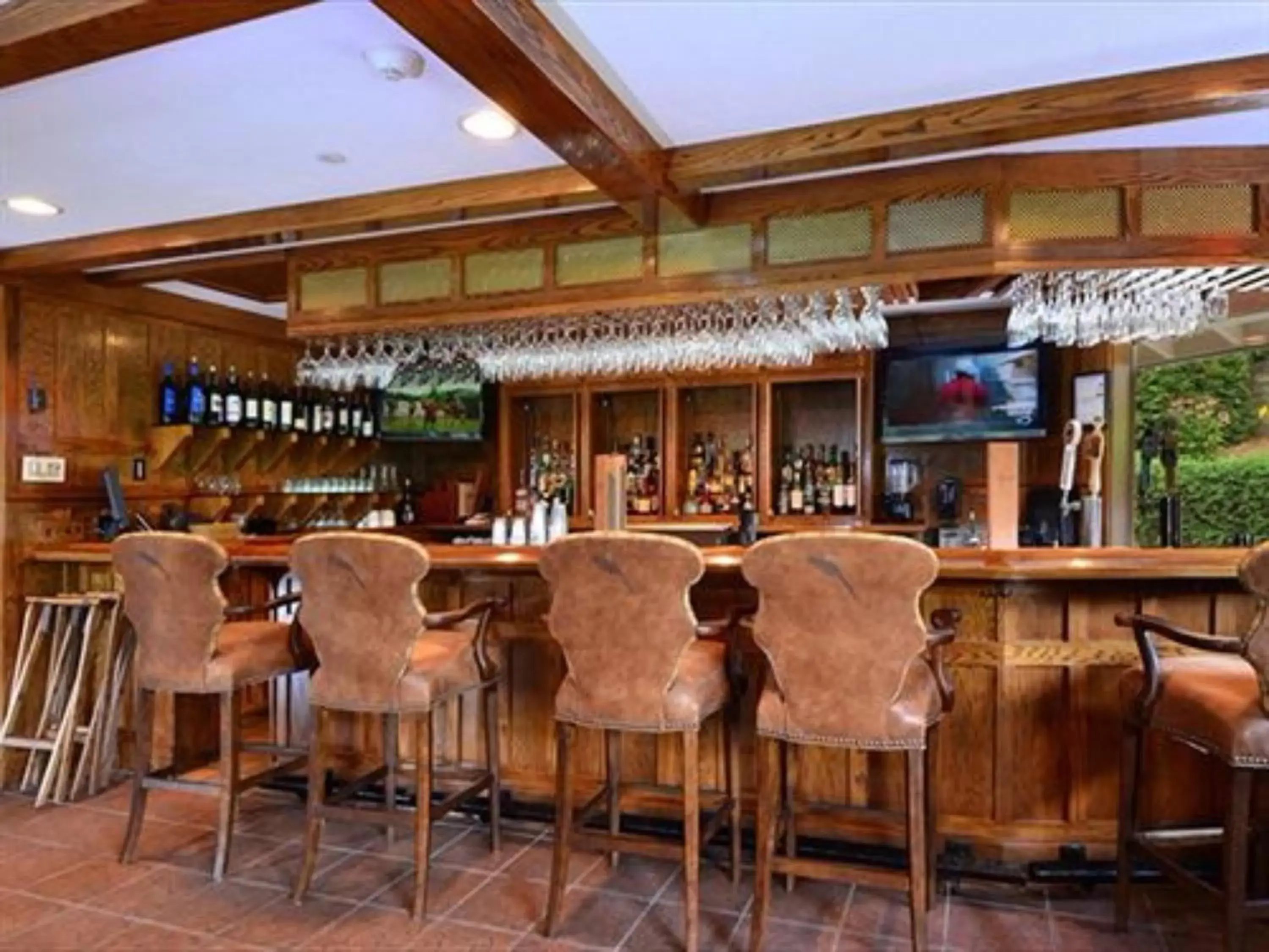 Lounge or bar, Lounge/Bar in Bob Timberlake Inn at Chetola Resort