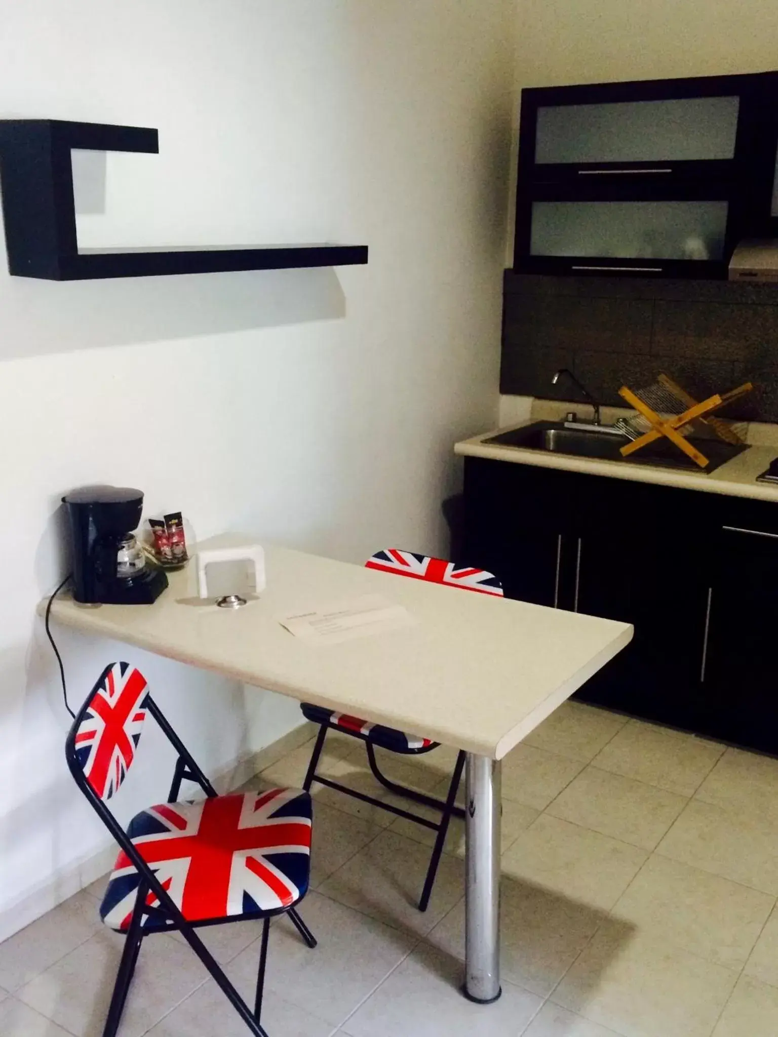 Coffee/tea facilities, Kitchen/Kitchenette in Metropolis Suites Ejecutivas