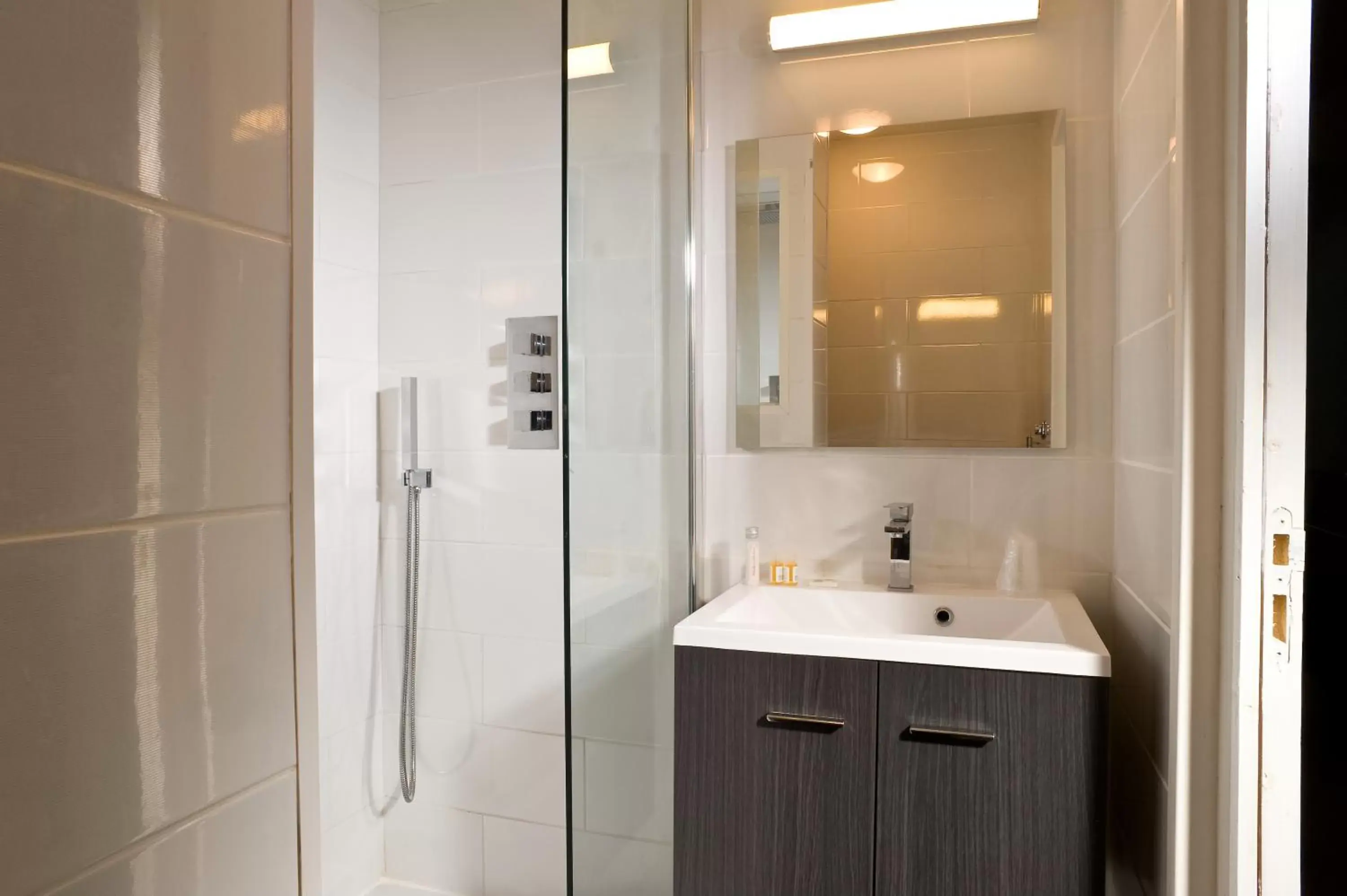 Shower, Bathroom in Madame Vacances - Hôtel Courchevel Olympic