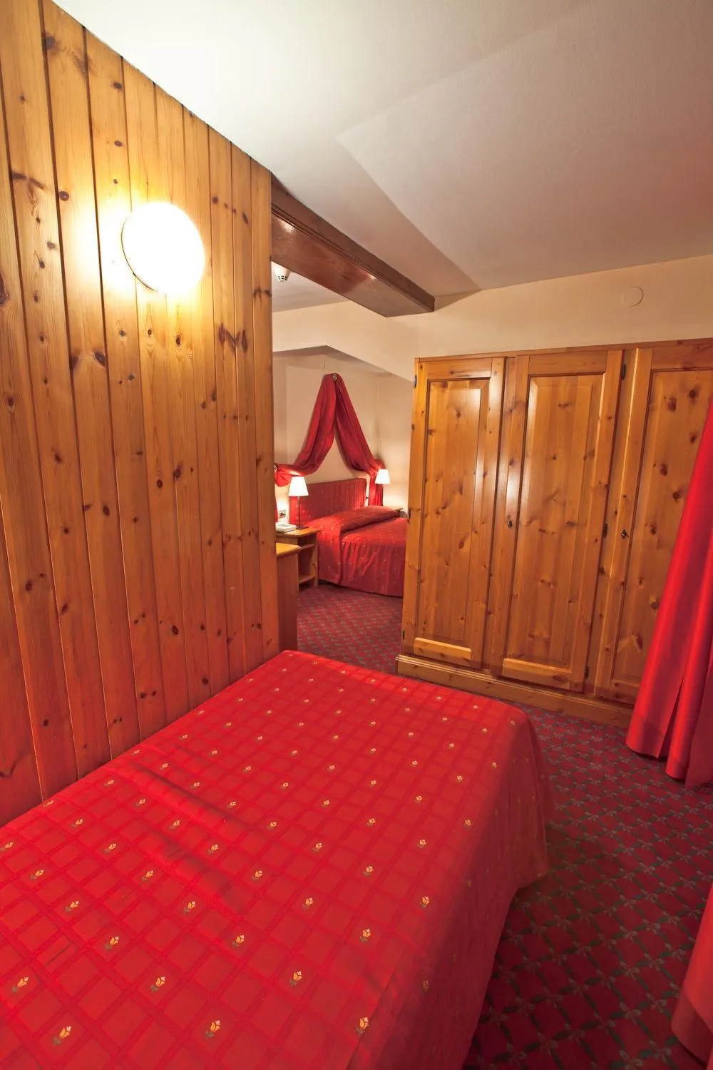Bed in Hotel Courmayeur