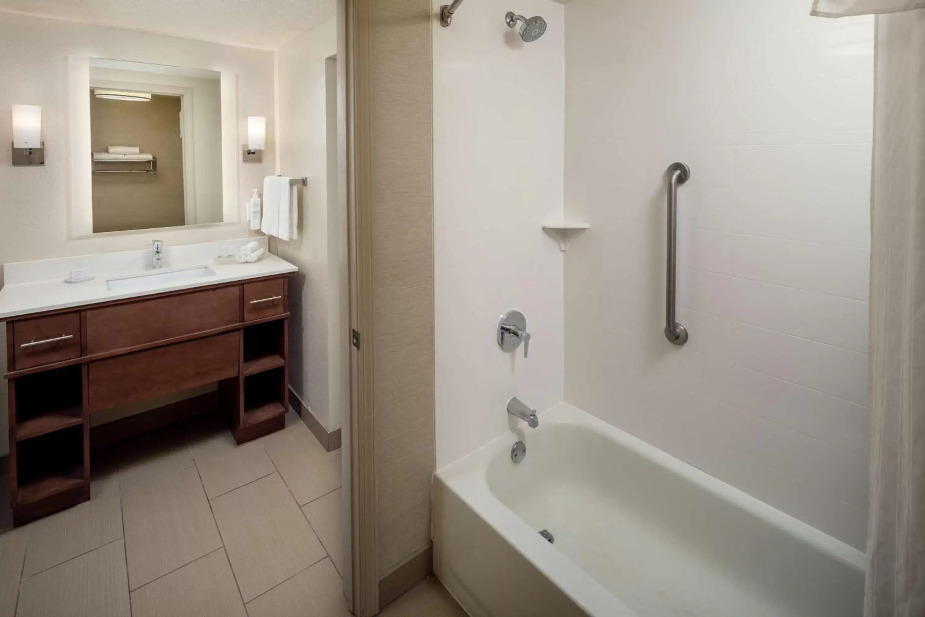 Bathroom in Homewood Suites by Hilton Wallingford-Meriden