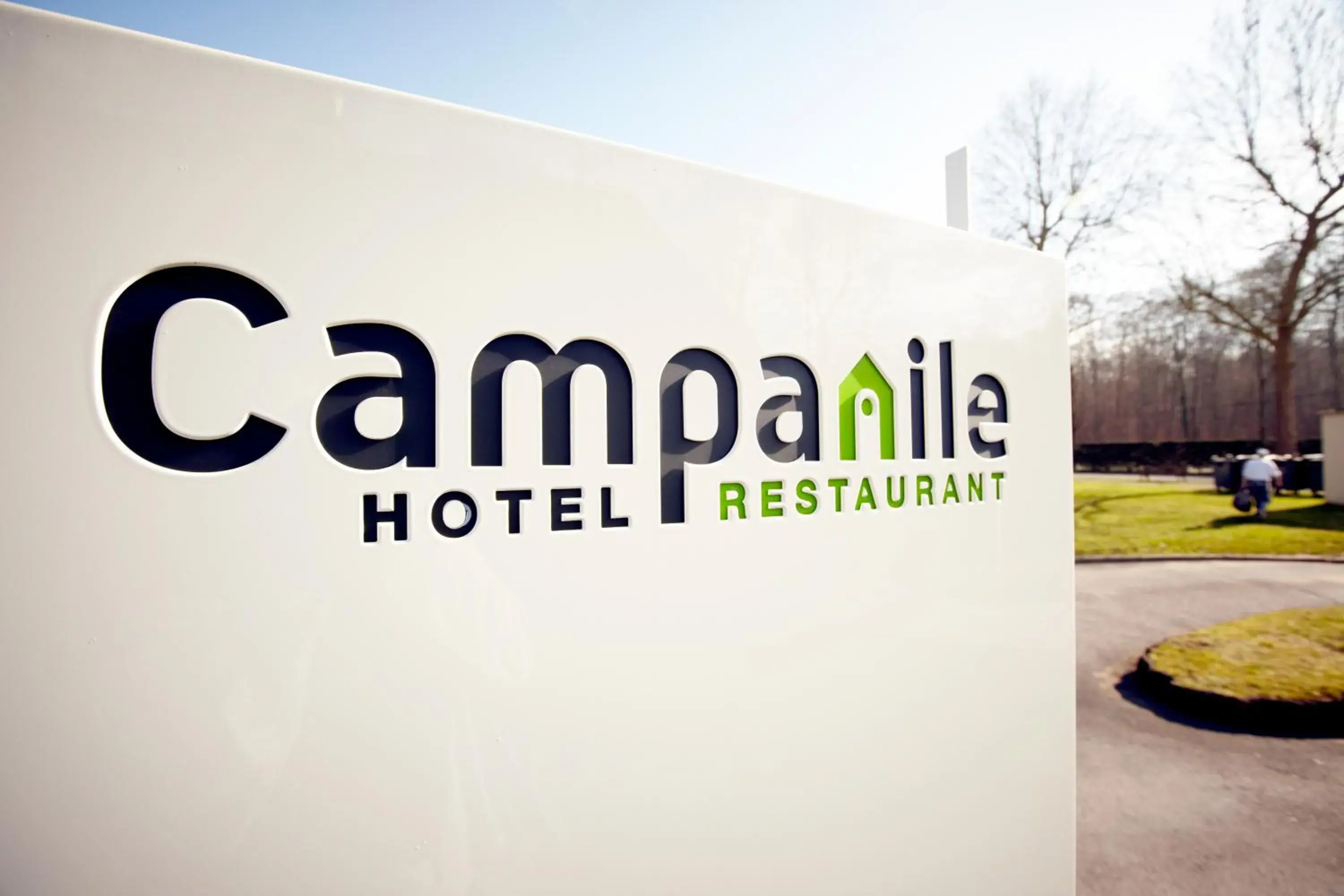 Facade/entrance, Property Logo/Sign in Campanile Hotel Compiegne