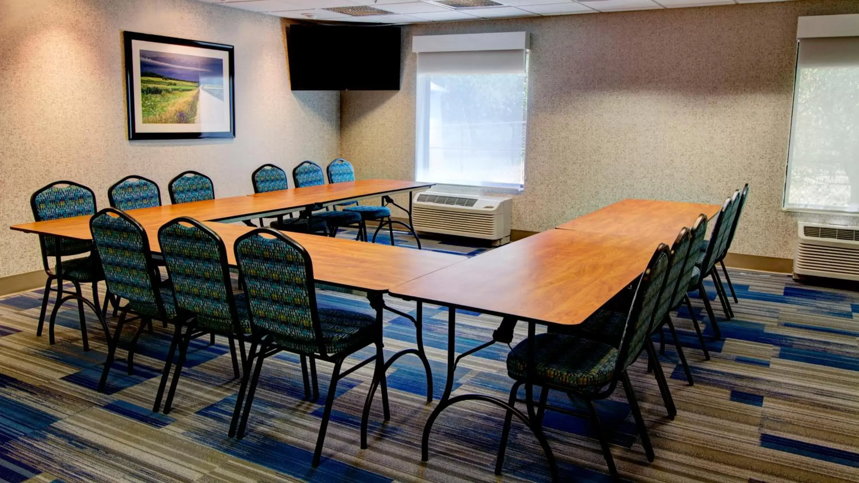 Meeting/conference room in Holiday Inn Express & Suites Sioux City-South, an IHG Hotel