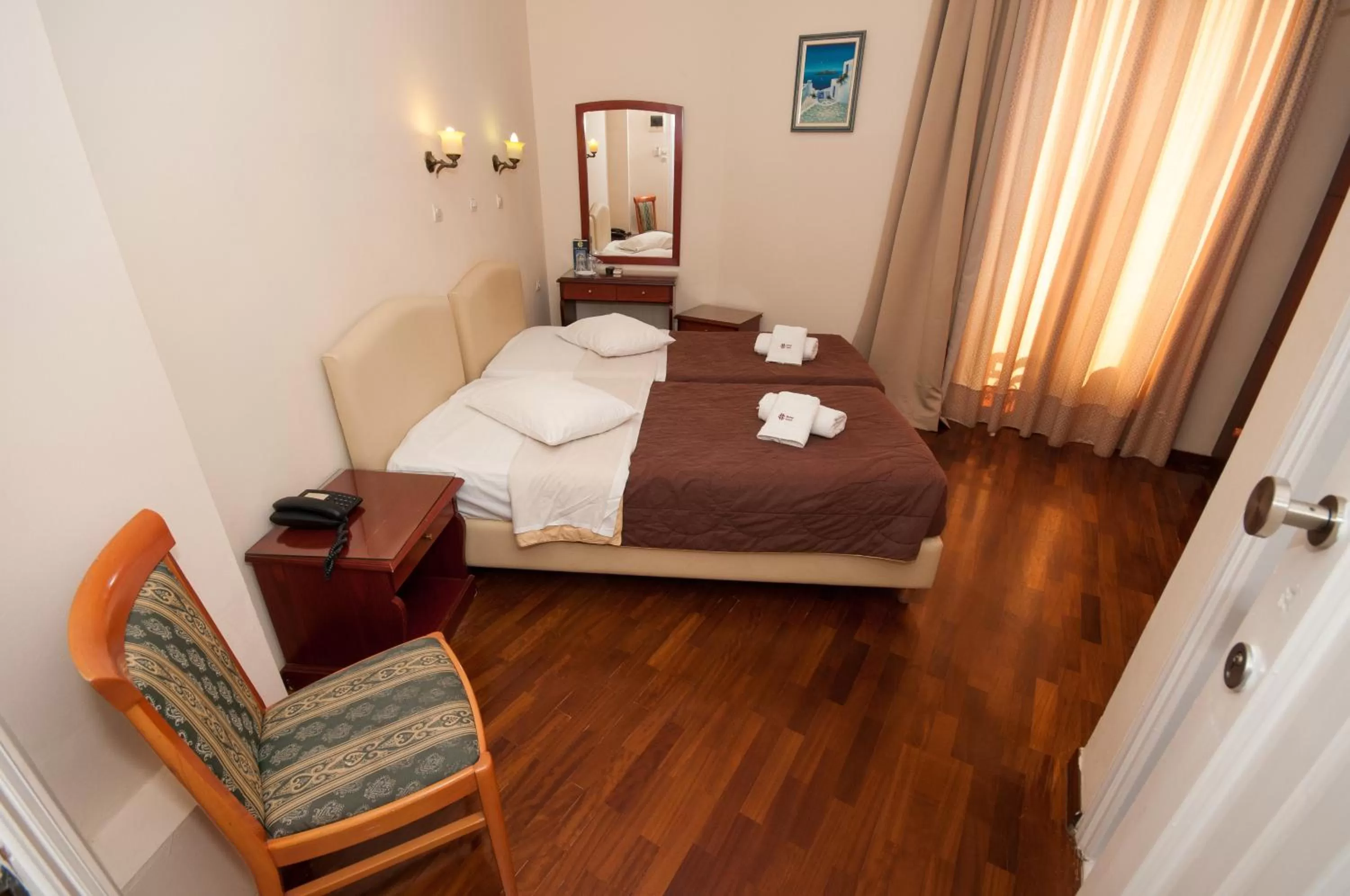 Photo of the whole room, Bed in Cecil Hotel