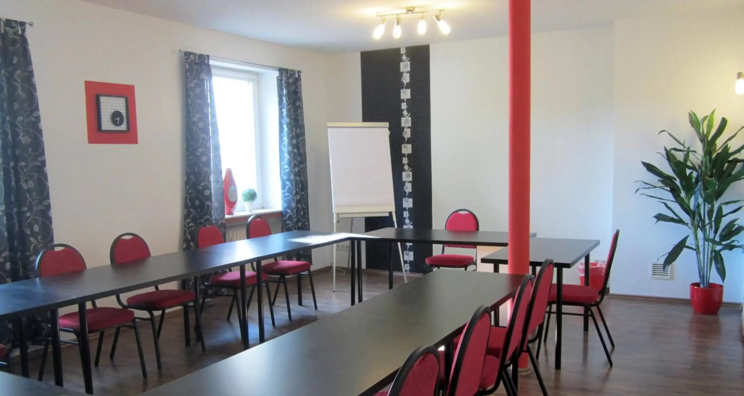 Business facilities in Arador-City Hotel