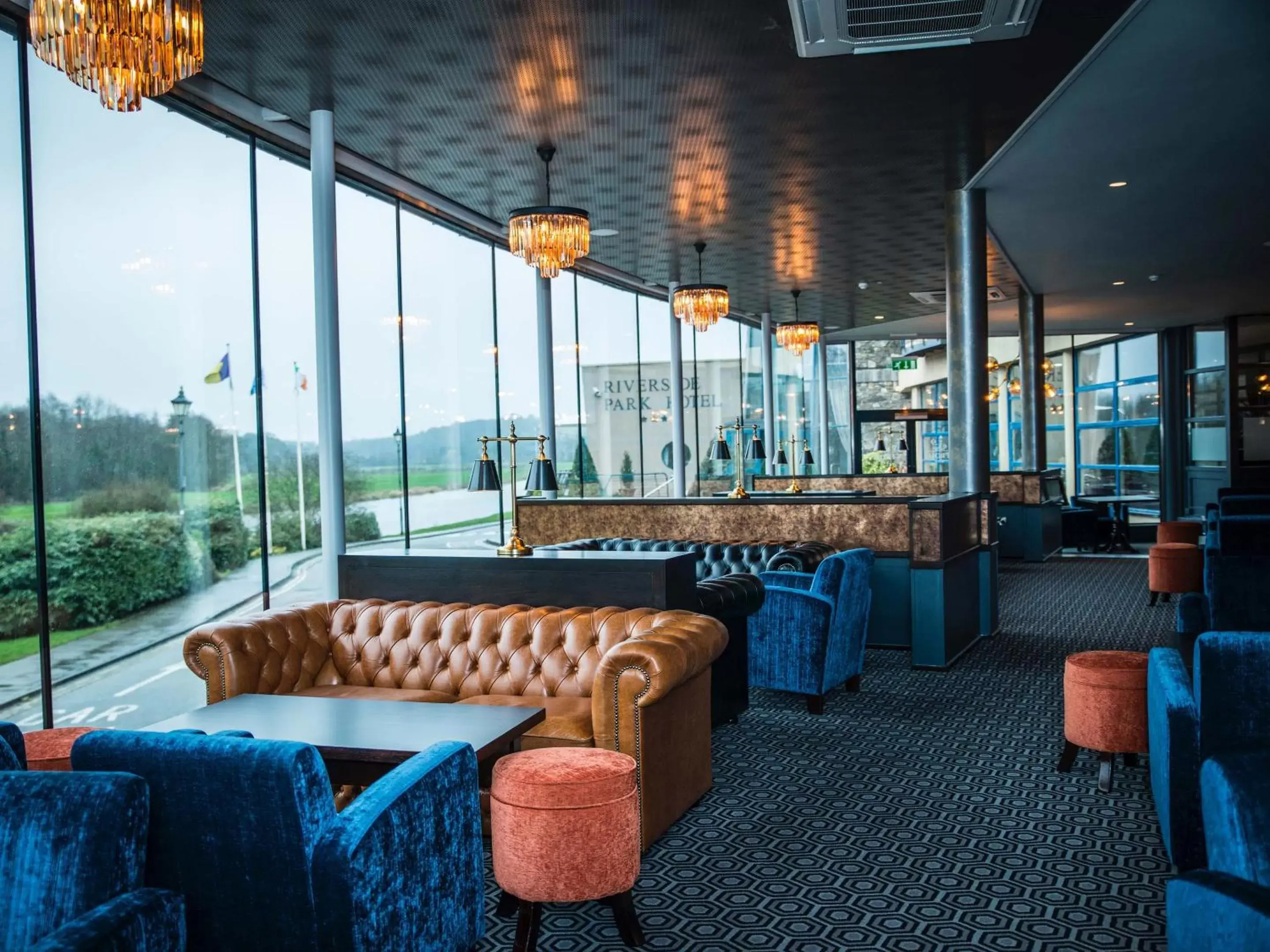Lounge or bar in The Riverside Park Hotel