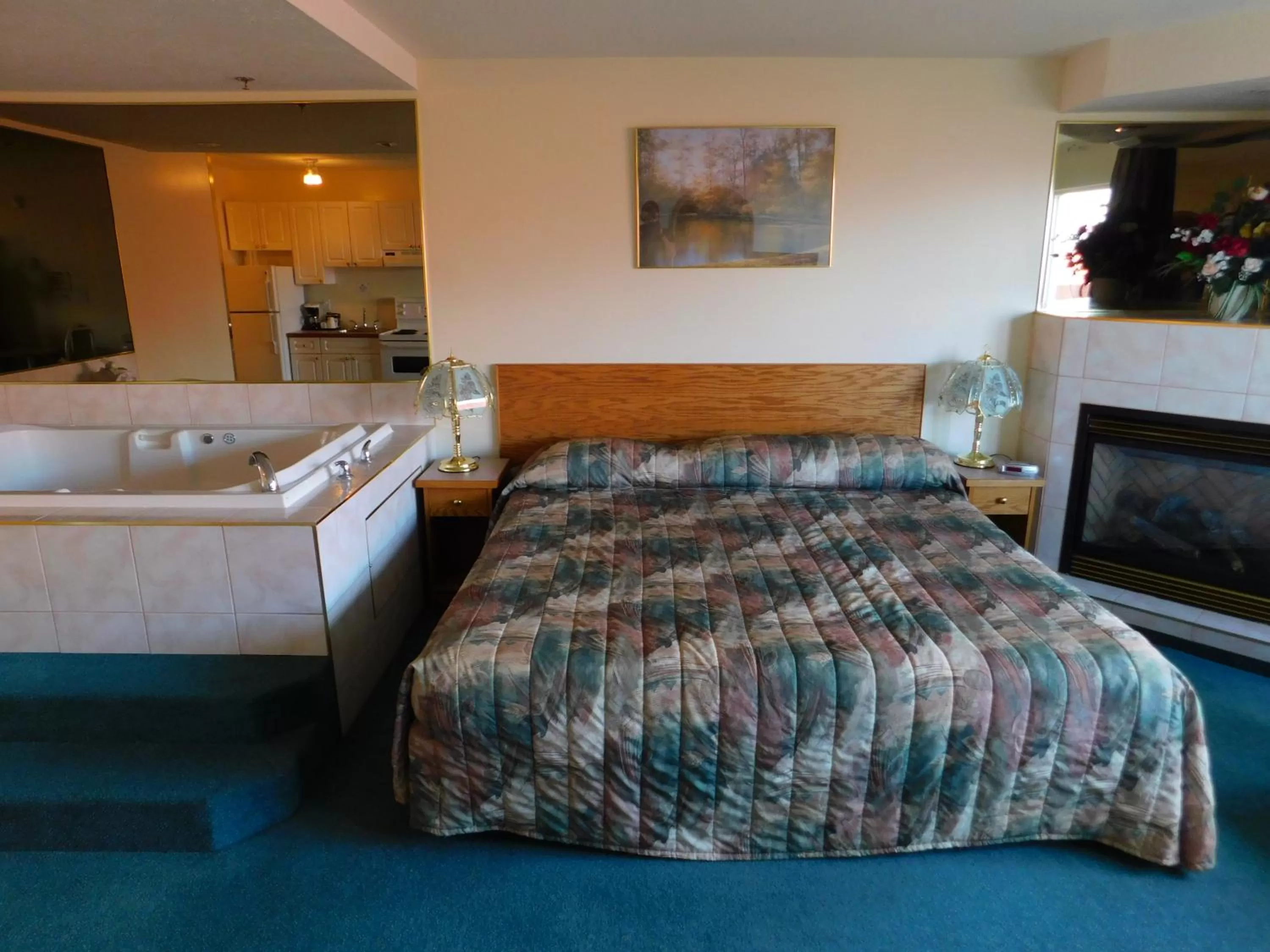 Queen Room with Spa Bath in Western Budget Motel Leduc #3