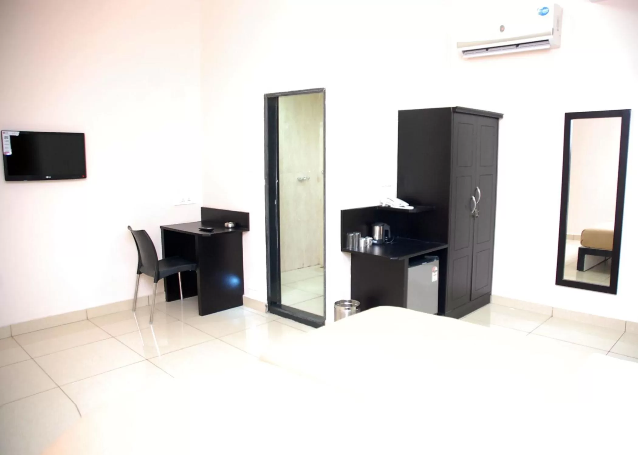 TV and multimedia in Hotel Sri Krishna Residency