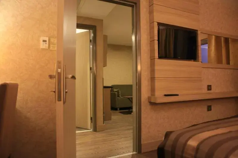 Bed, Bathroom in Regard Hotel