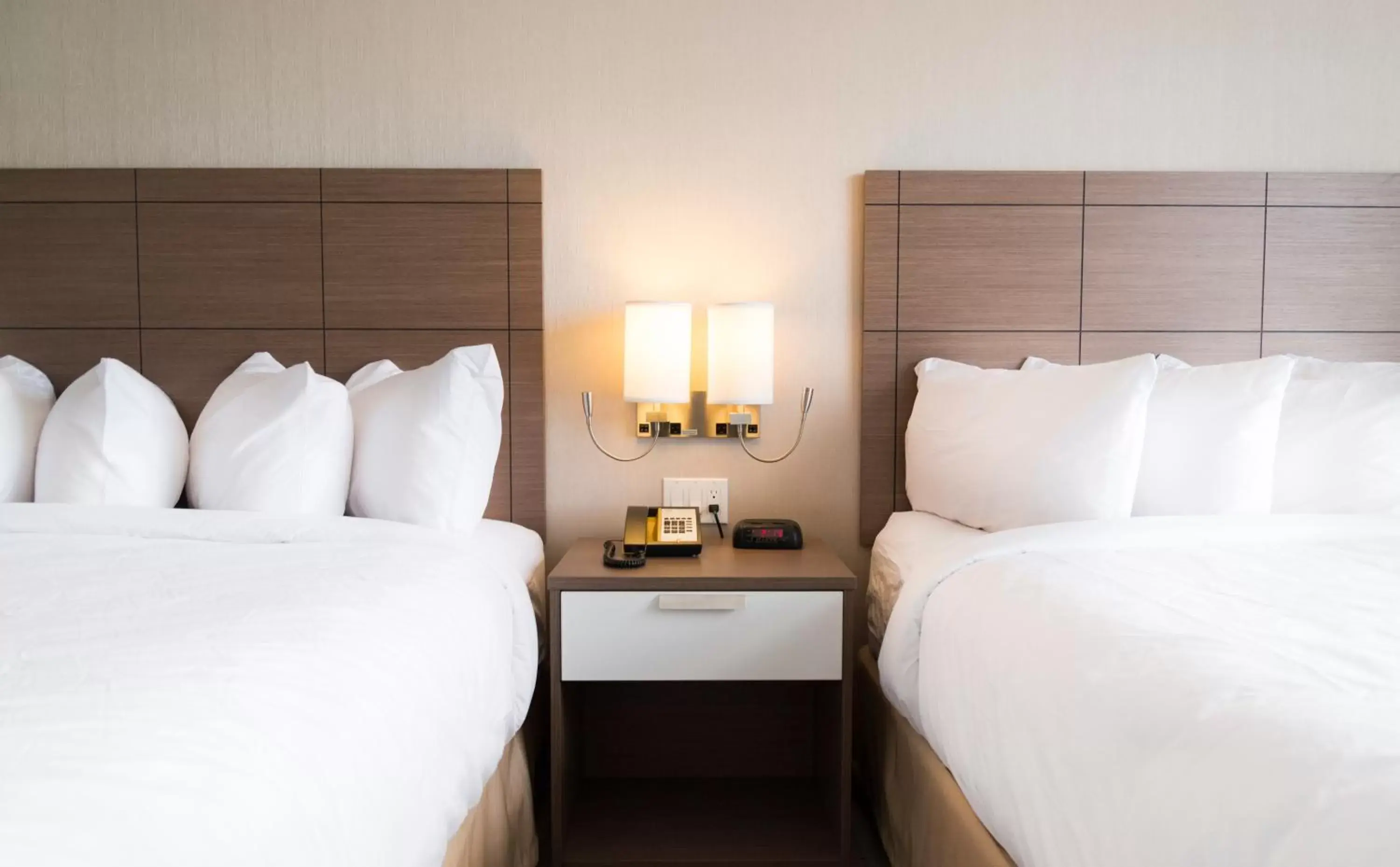 Bed in Quality Inn Sept-Iles Bed in Quality Inn Sept-Iles