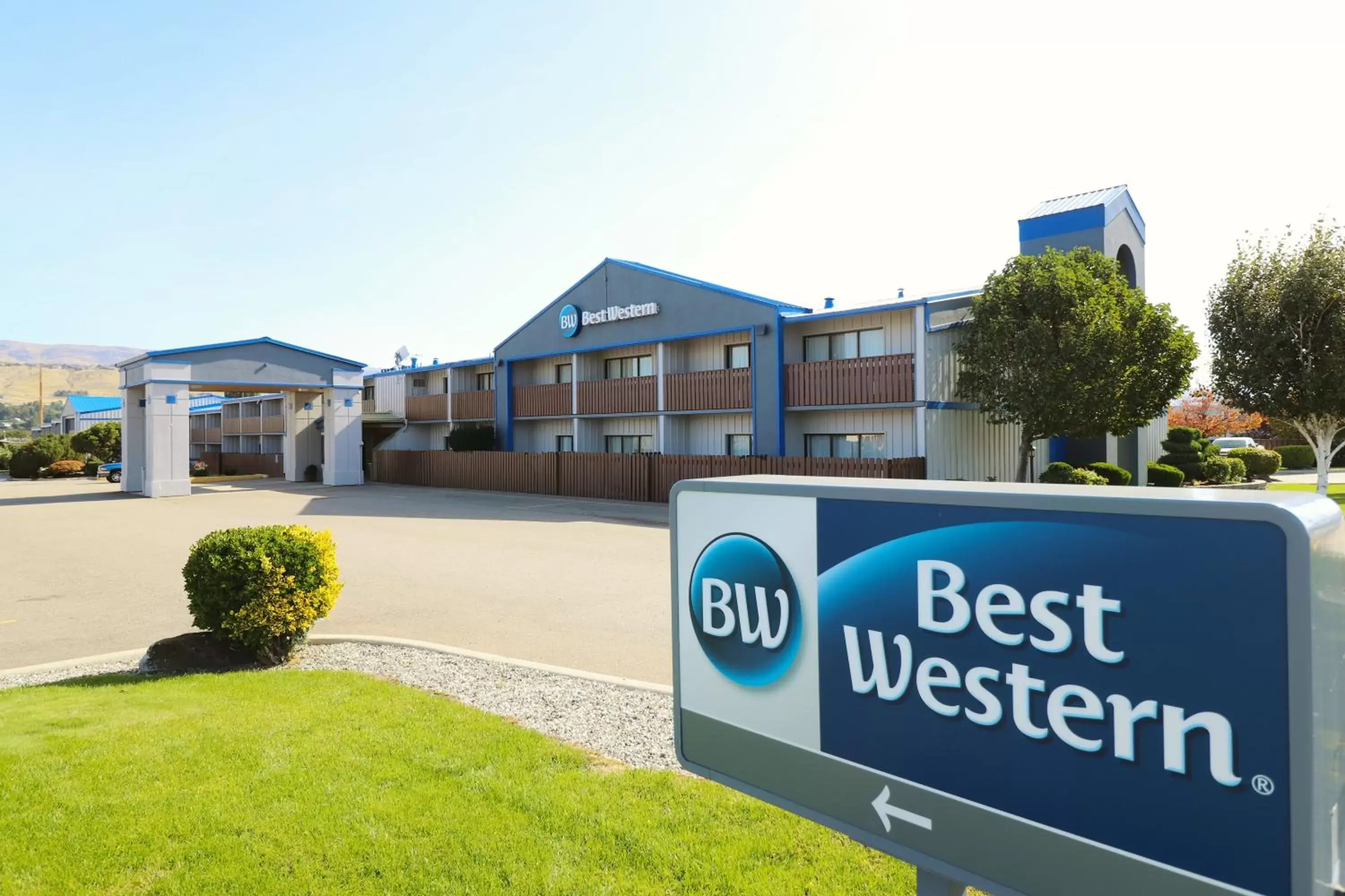 Property Building in Best Western Chieftain Inn