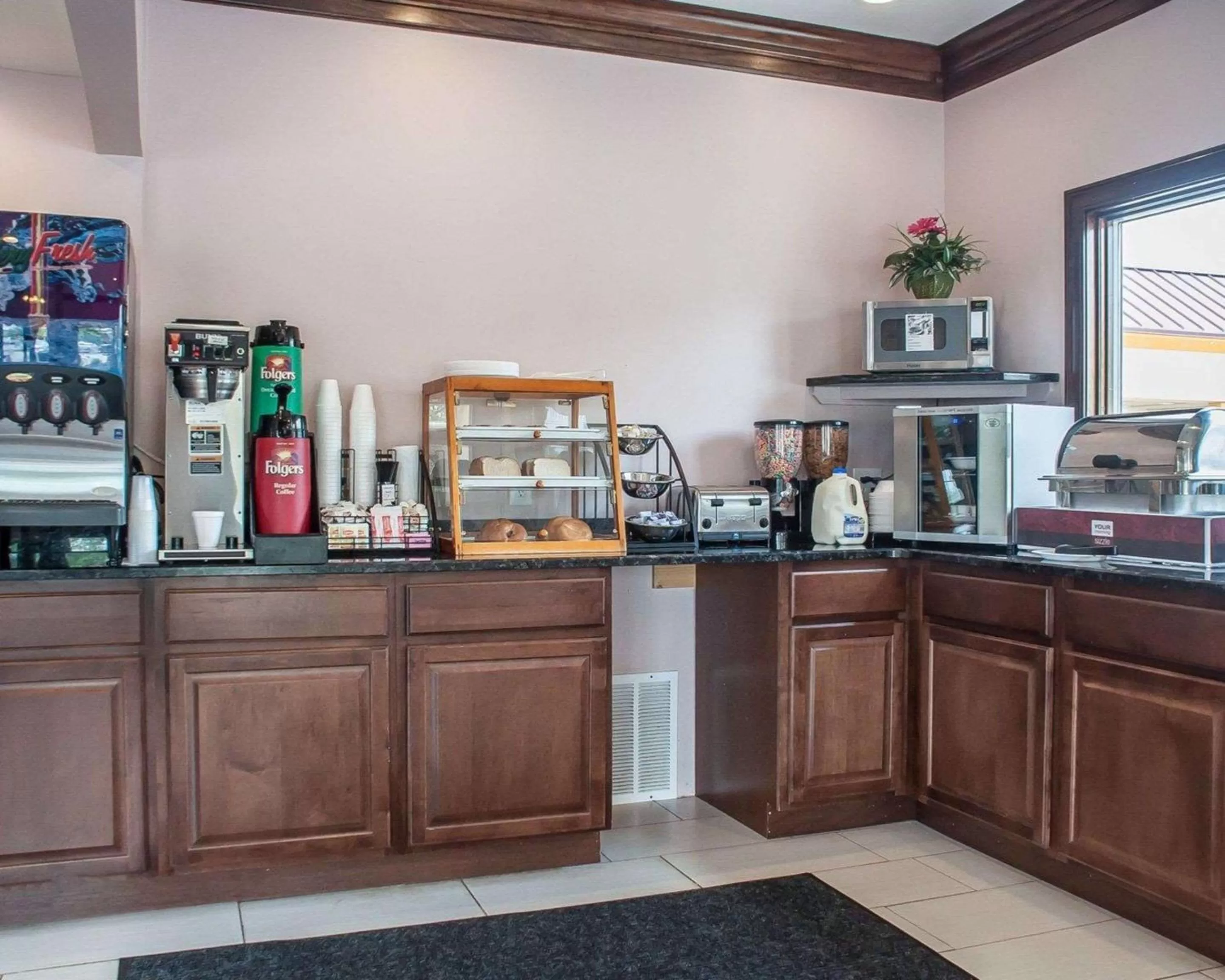 Restaurant/places to eat in Amherst Inn & Suites