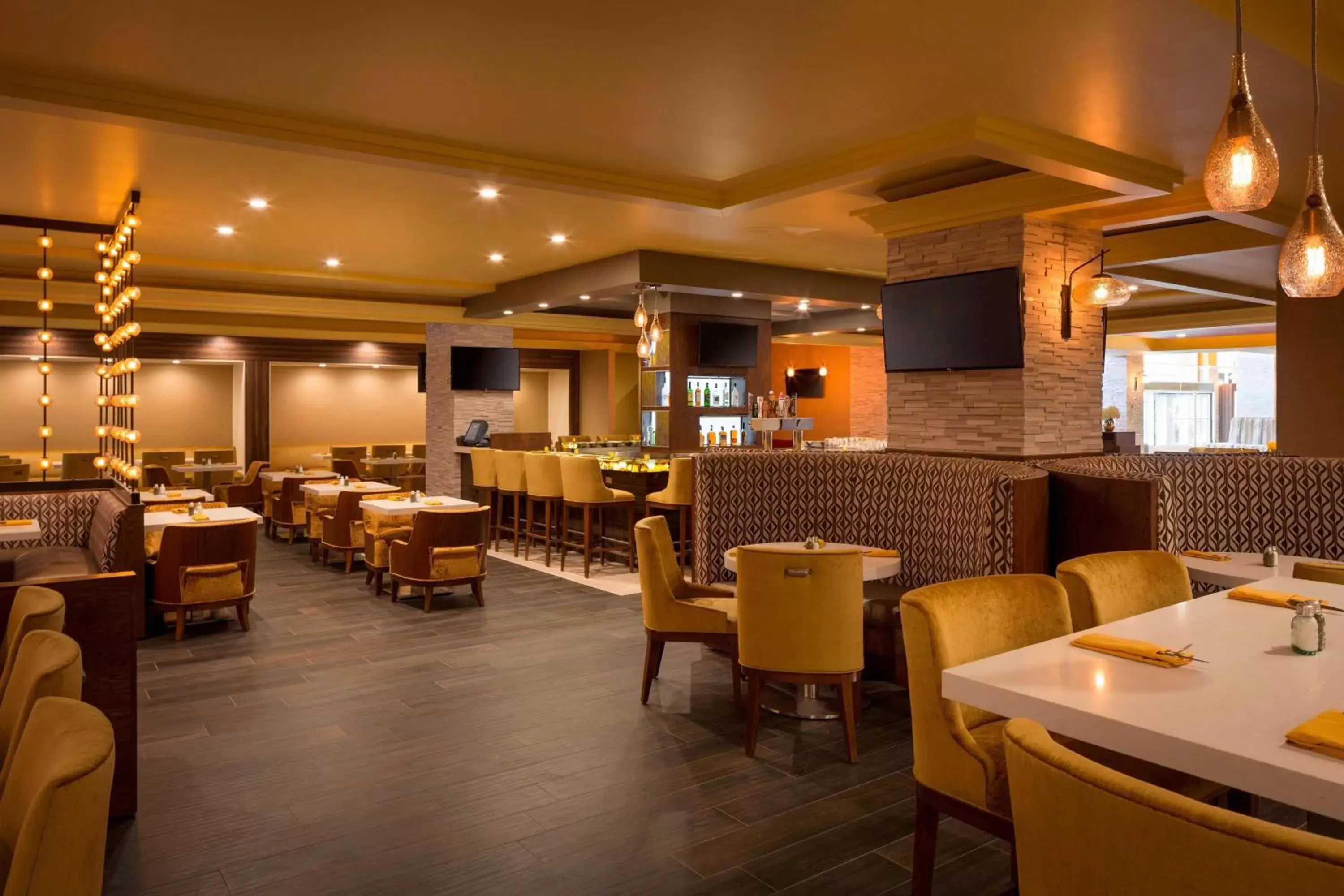 Restaurant/Places to Eat in Monterey Marriott