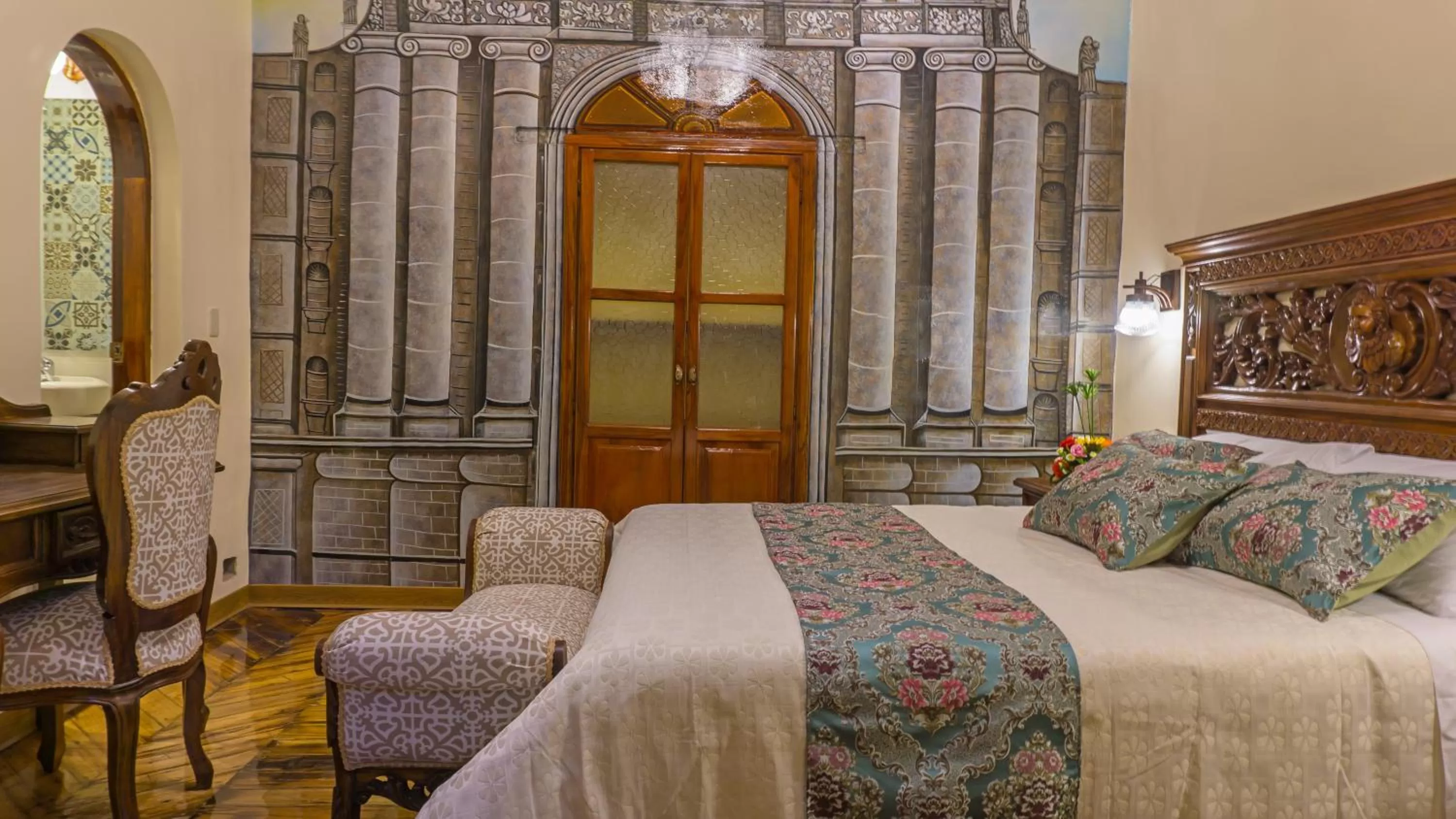 Photo of the whole room, Bed in Hotel La Basílica Quito