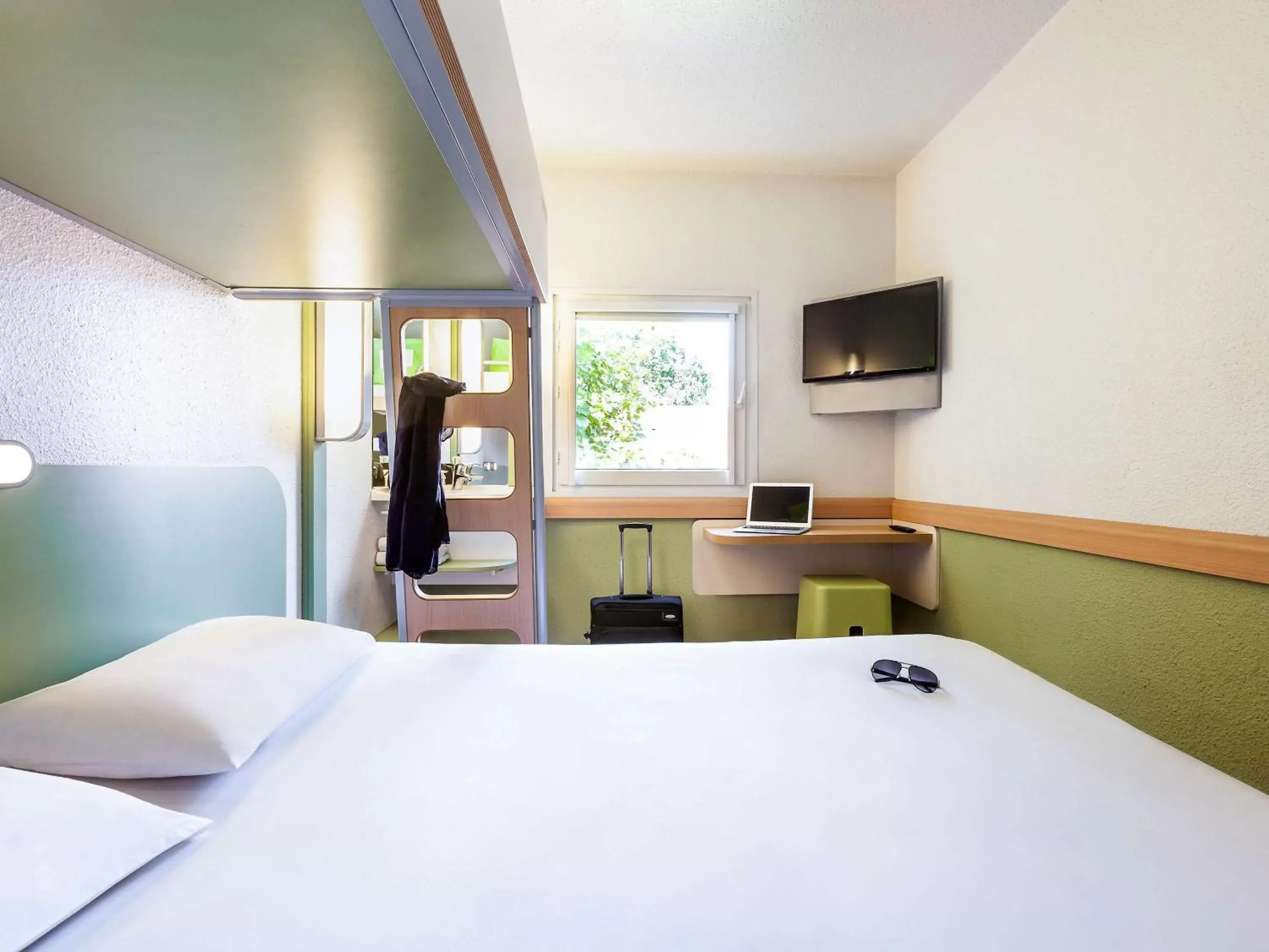 Photo of the whole room, Bed in ibis budget Sucy en Brie