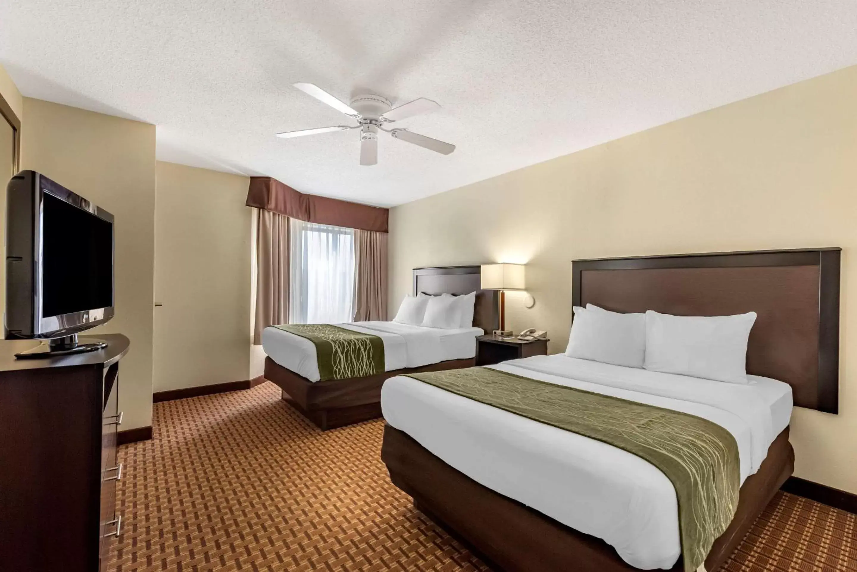 Photo of the whole room, Bed in Comfort Inn & Suites Warsaw near US-30