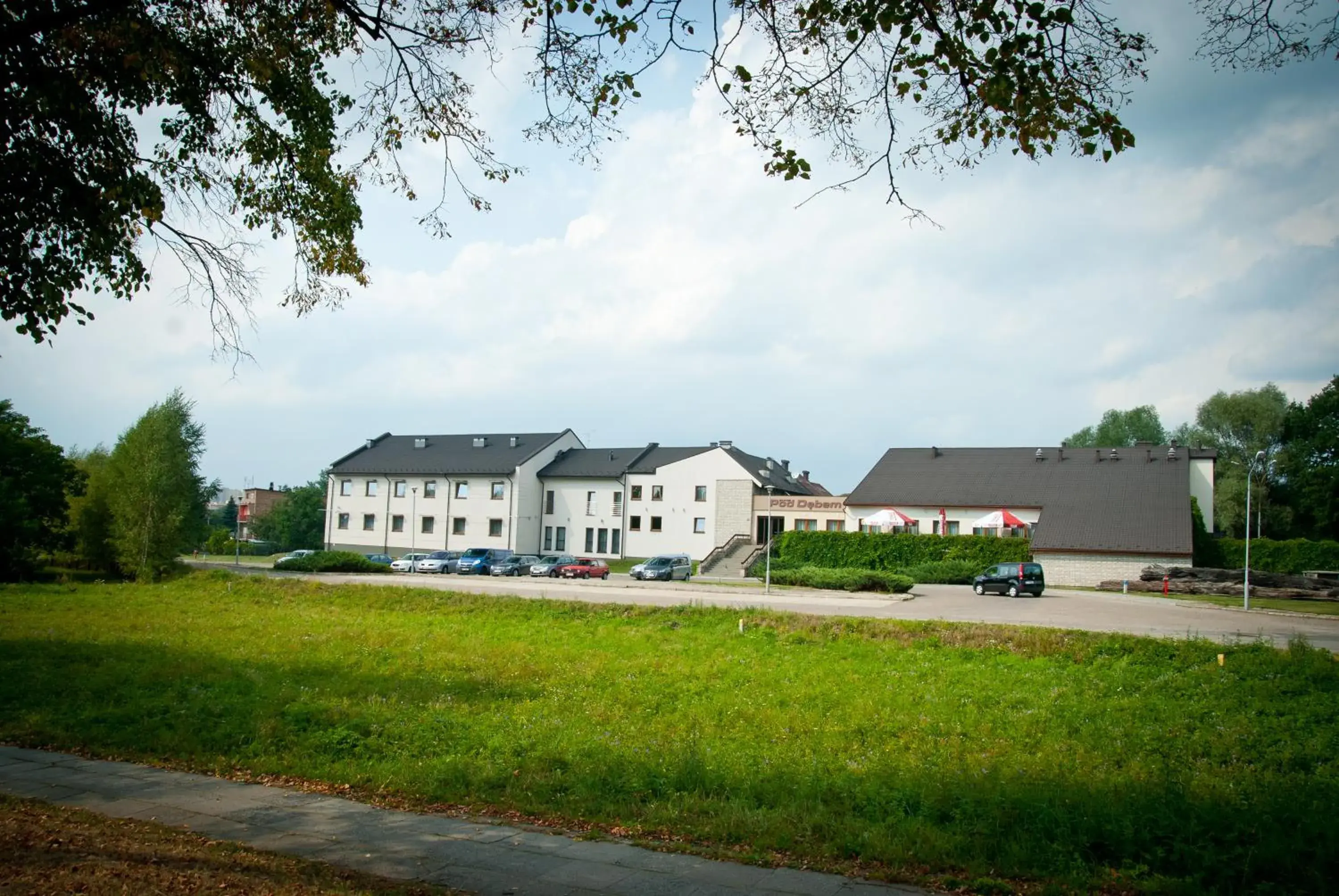 Facade/entrance, Property Building in Hotel Pod Dębem