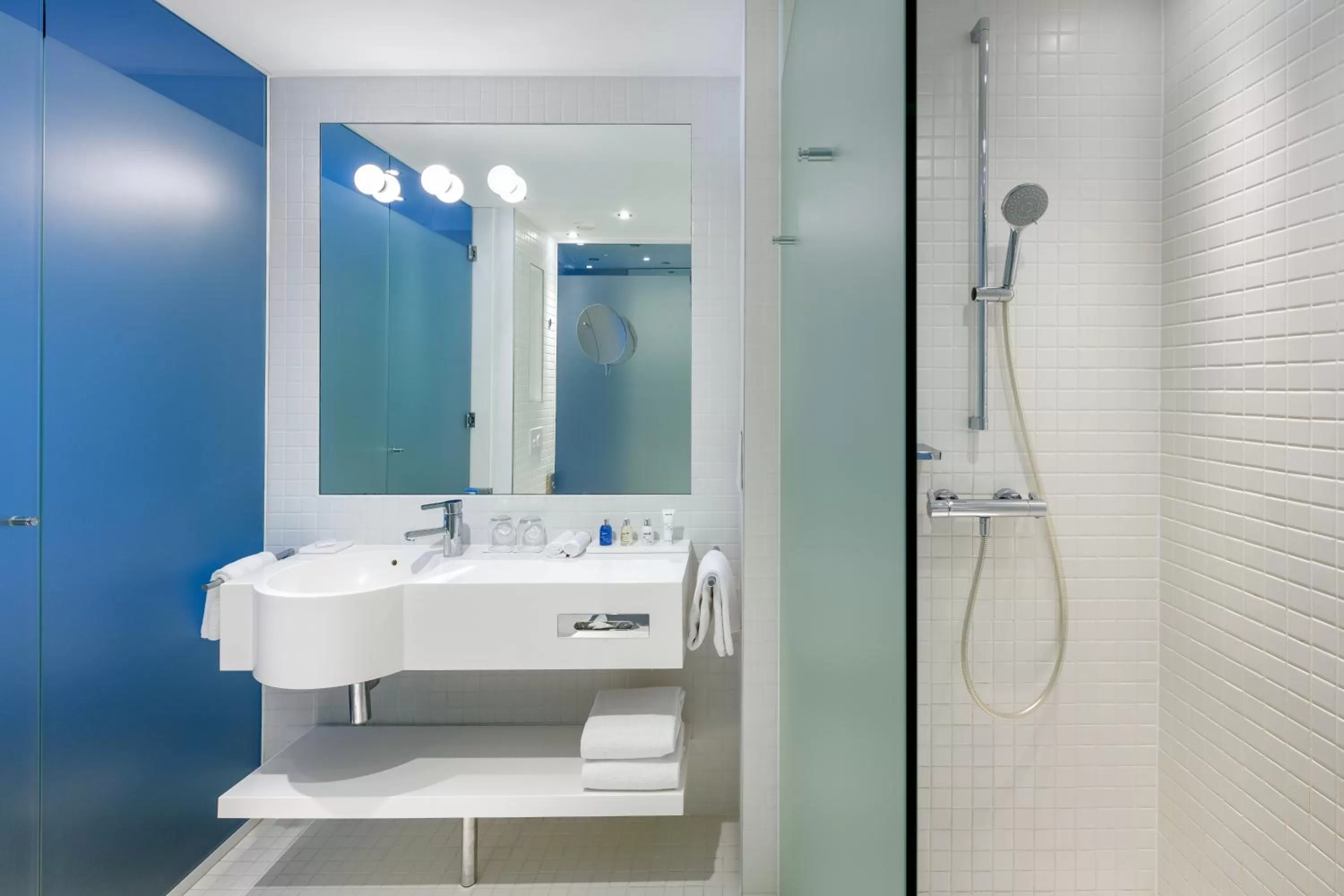 Shower in Radisson Blu Resort & Spa