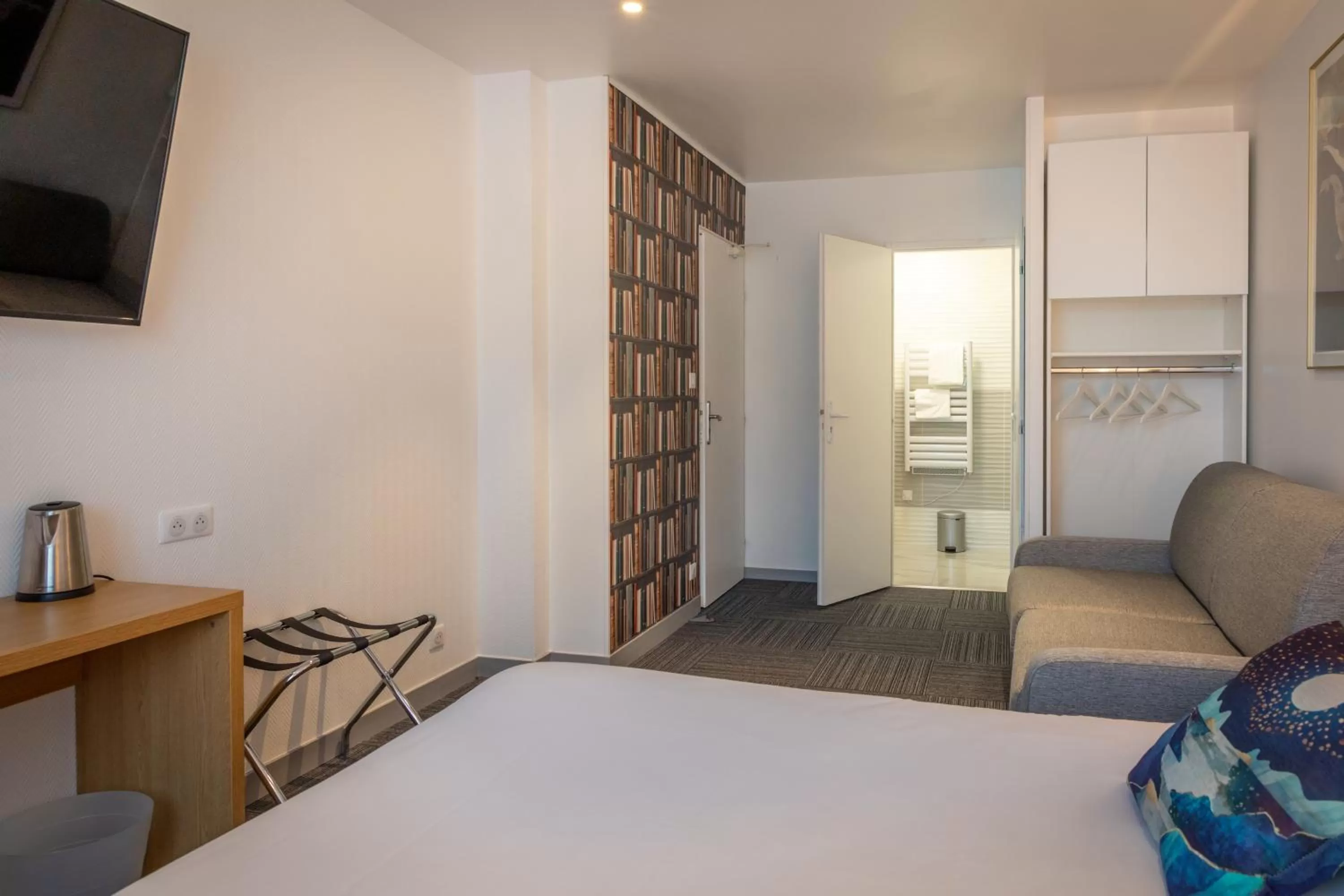 Bed in Logis REX HOTEL Lorient