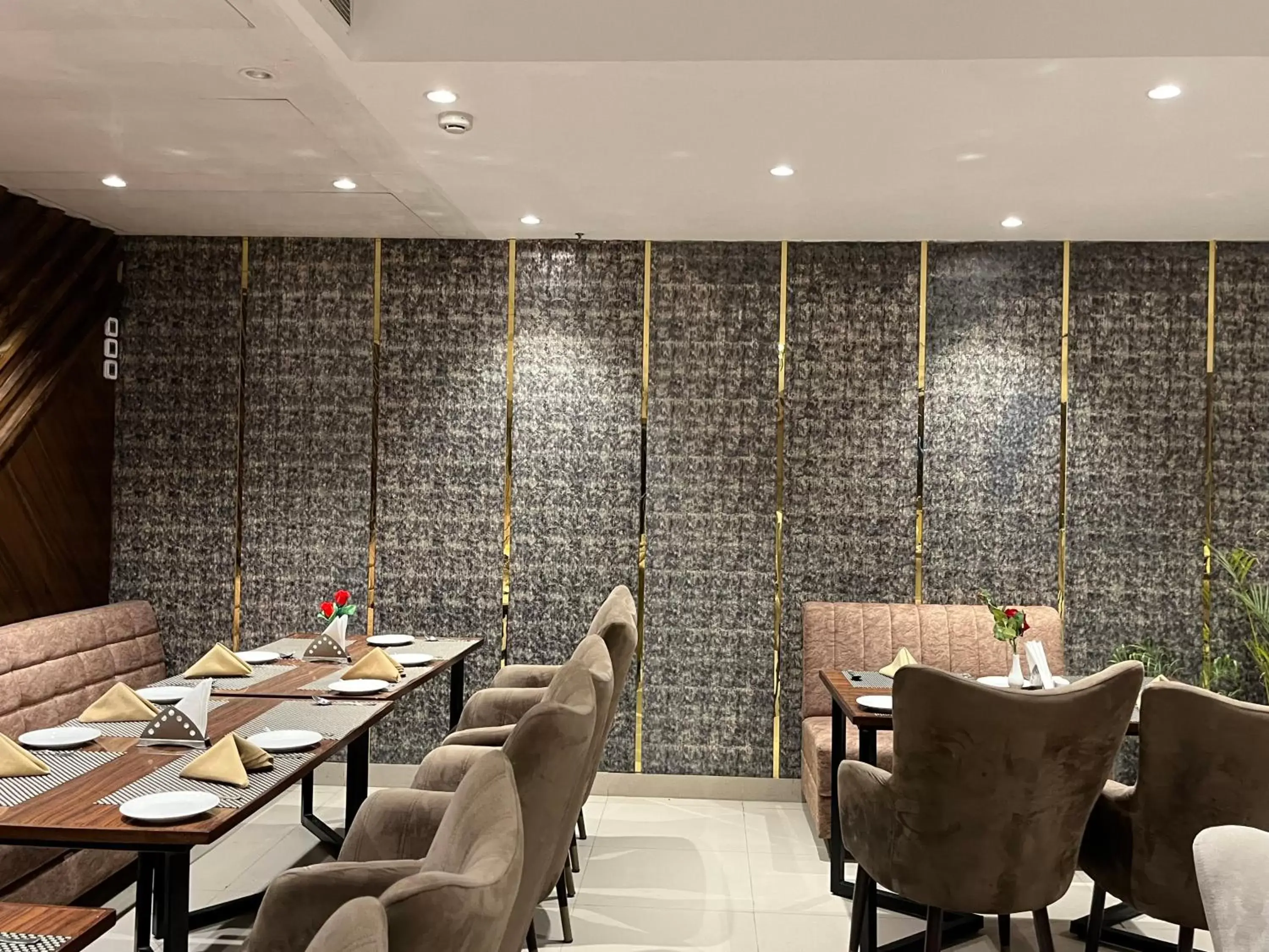 Restaurant/places to eat in RRV Hotel Restaurant/places to eat in RRV Hotel