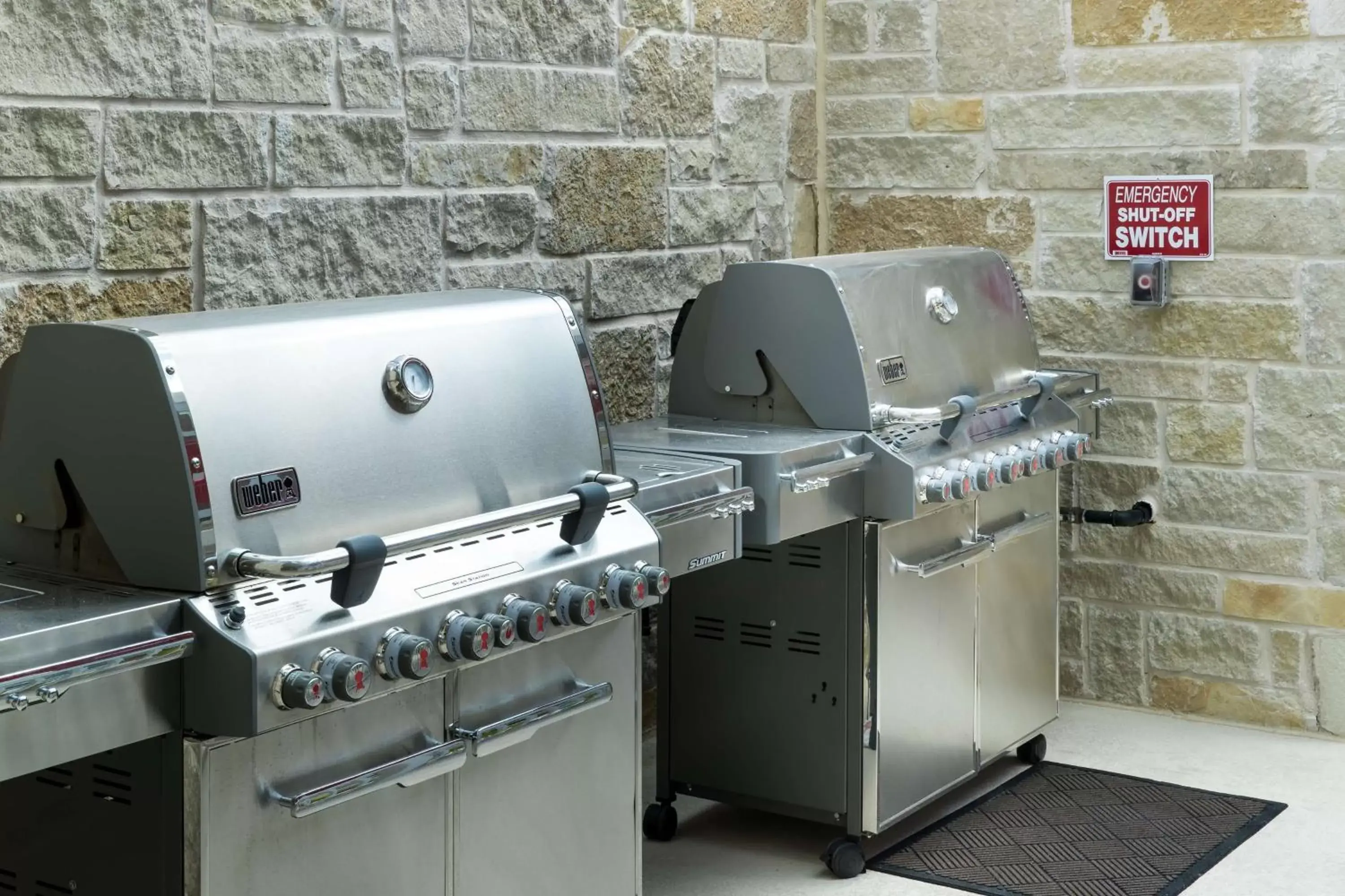 Property building, BBQ Facilities in Home2 Suites By Hilton Fort Worth Cultural District, Tx
