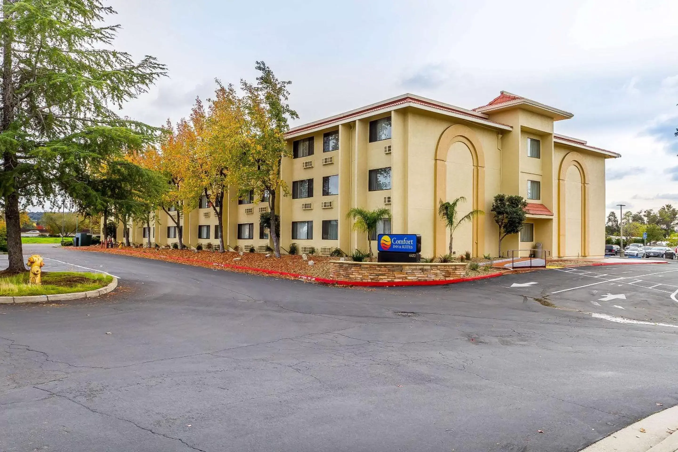 Property Building in Comfort Inn & Suites Rocklin