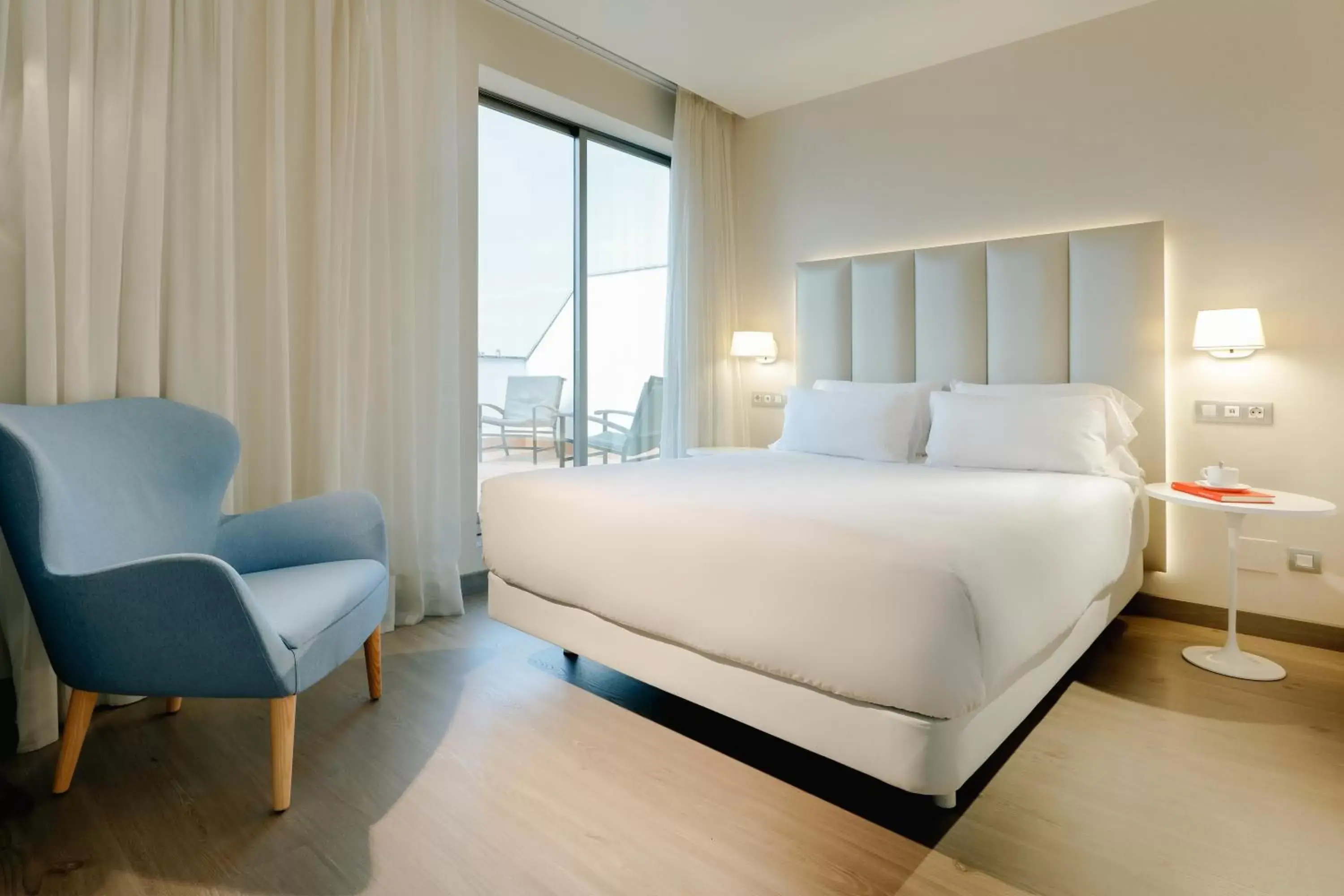 Balcony/Terrace, Bed in Hesperia A Coruña Centro Balcony/Terrace, Bed in Hesperia A Coruña Centro