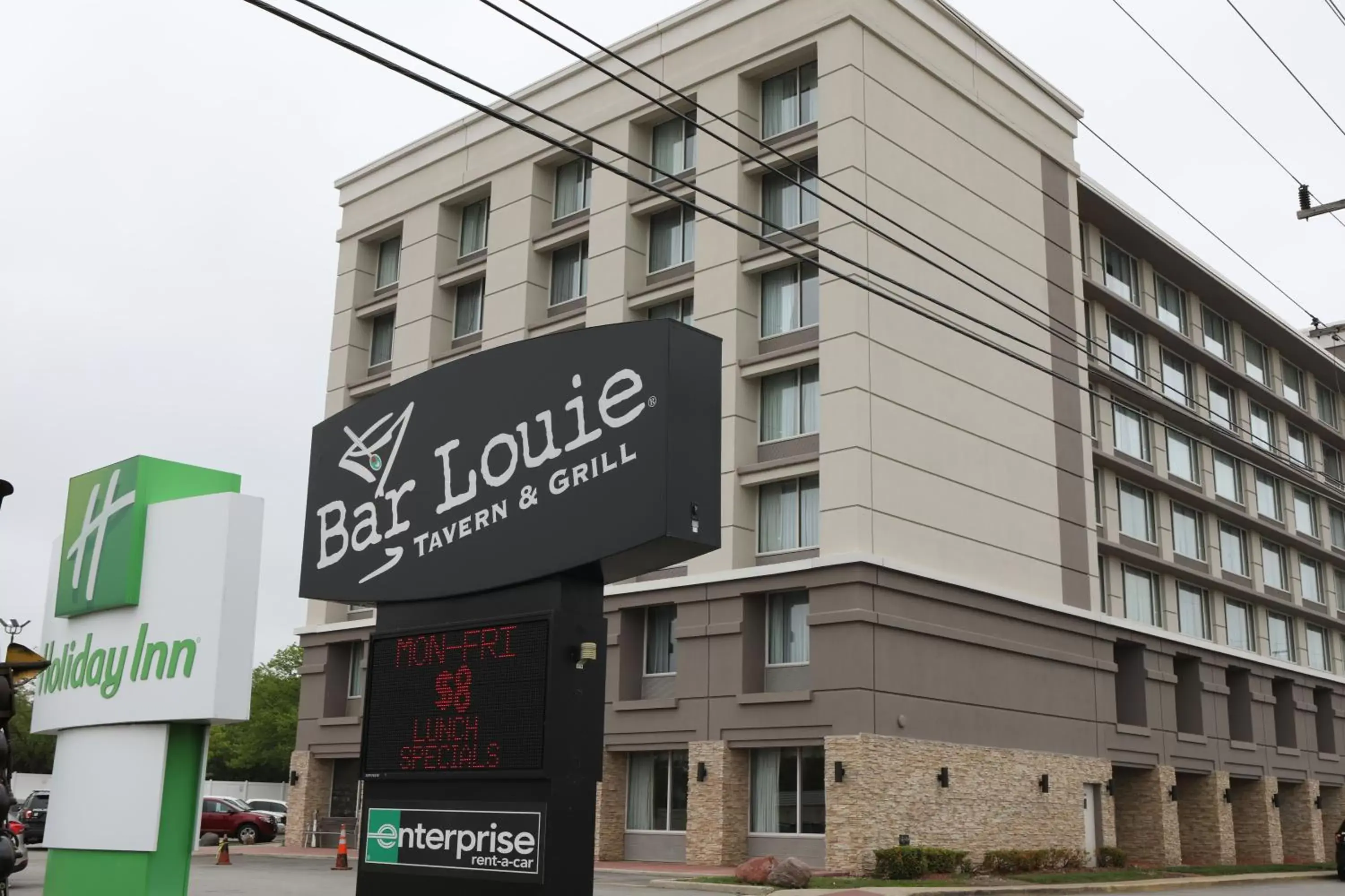 Property building in Holiday Inn Chicago/Oak Brook, an IHG Hotel