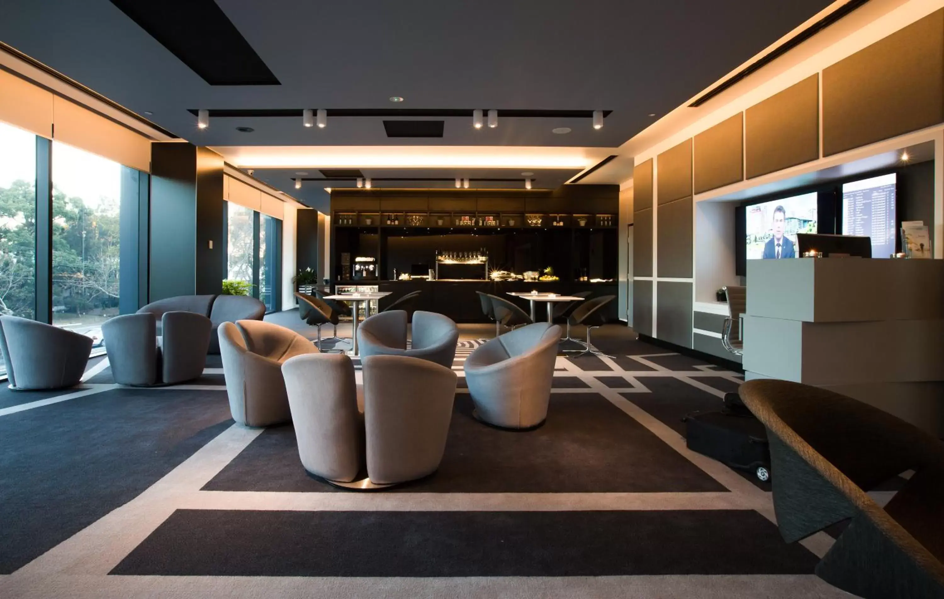 TV and multimedia, Lounge/Bar in Pullman Sydney Airport