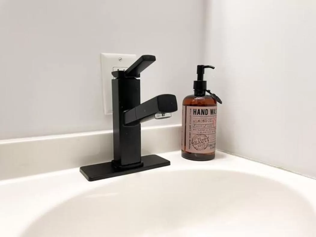 Bathroom in Sleeping Giant BNB