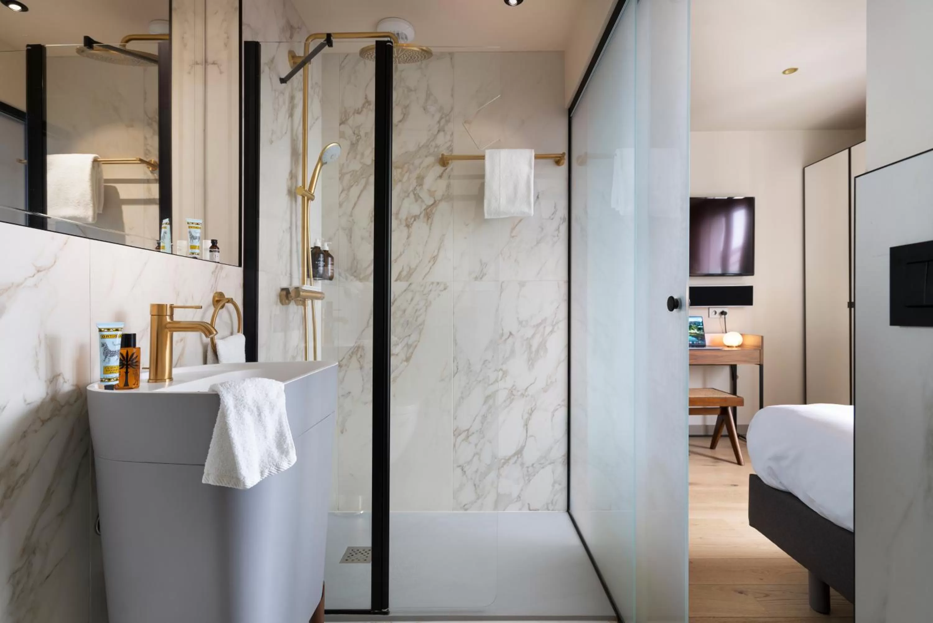 Bathroom in Hébé Hotel