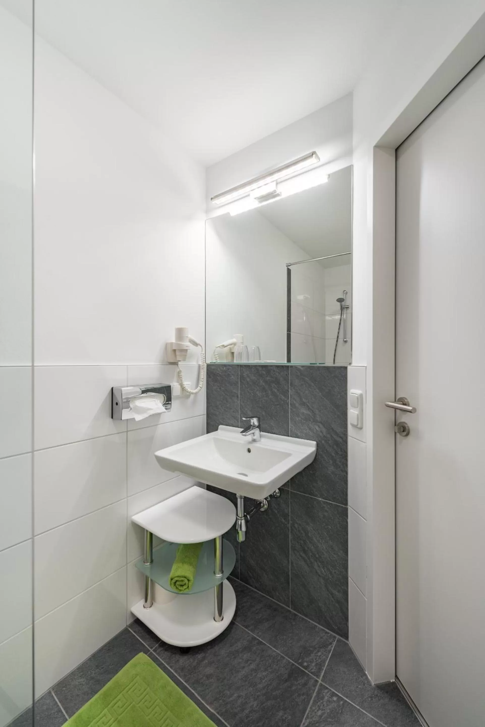 Bathroom in Hotel "City Rooms Wels"