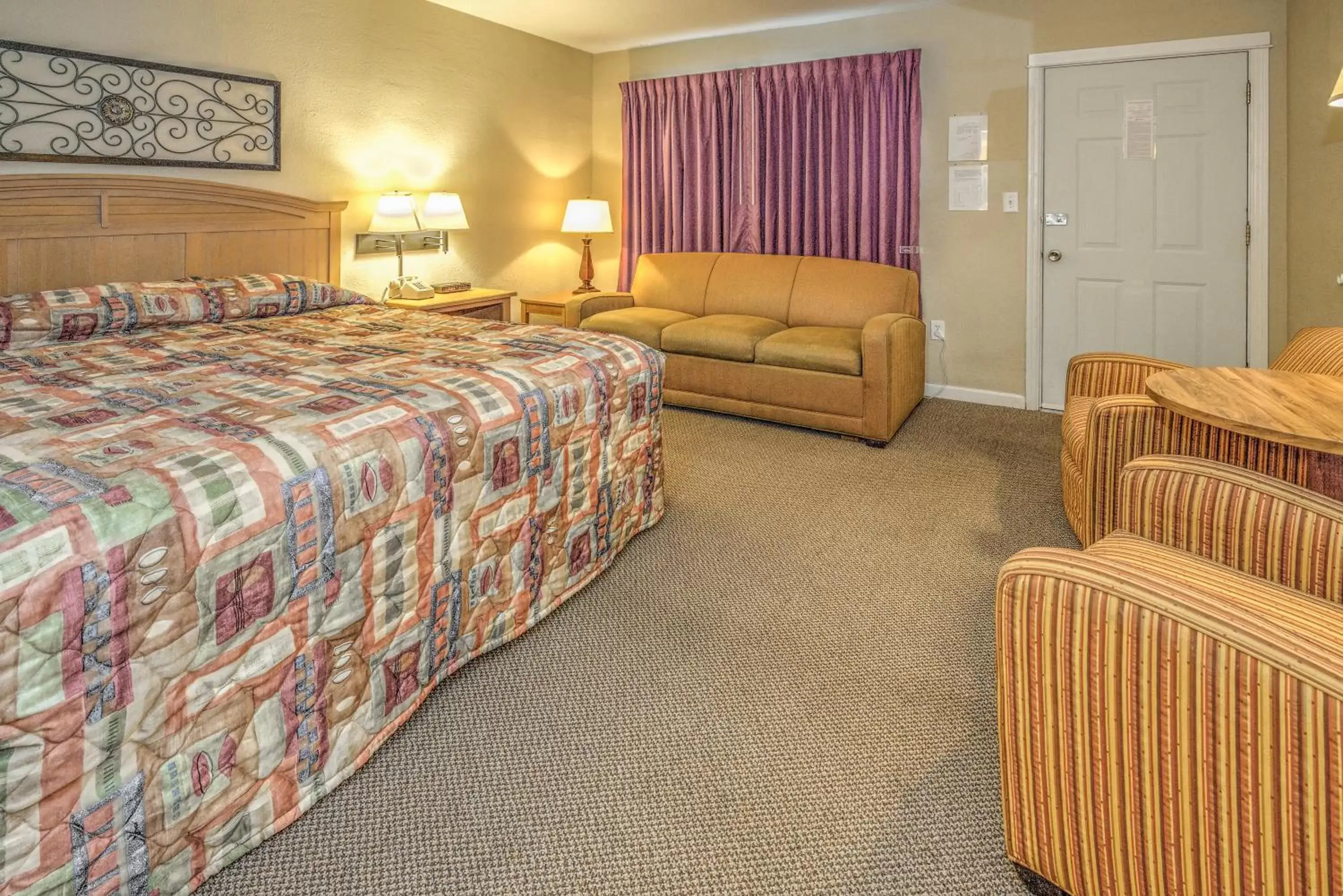 Photo of the whole room, Bed in Mountain Aire Inn Sevierville - Pigeon Forge