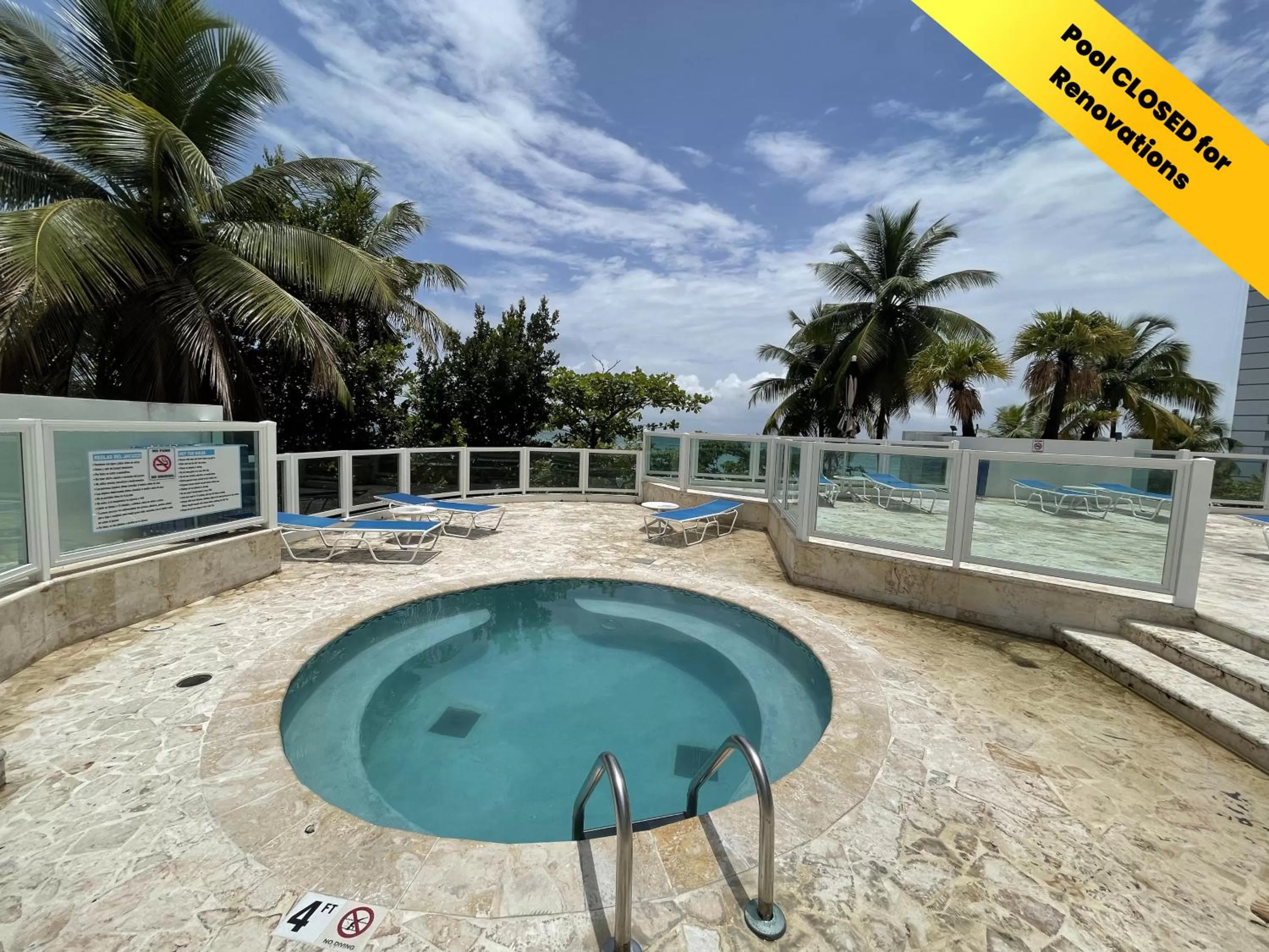 Swimming pool in 2BR Condo at Isla Verde Beach